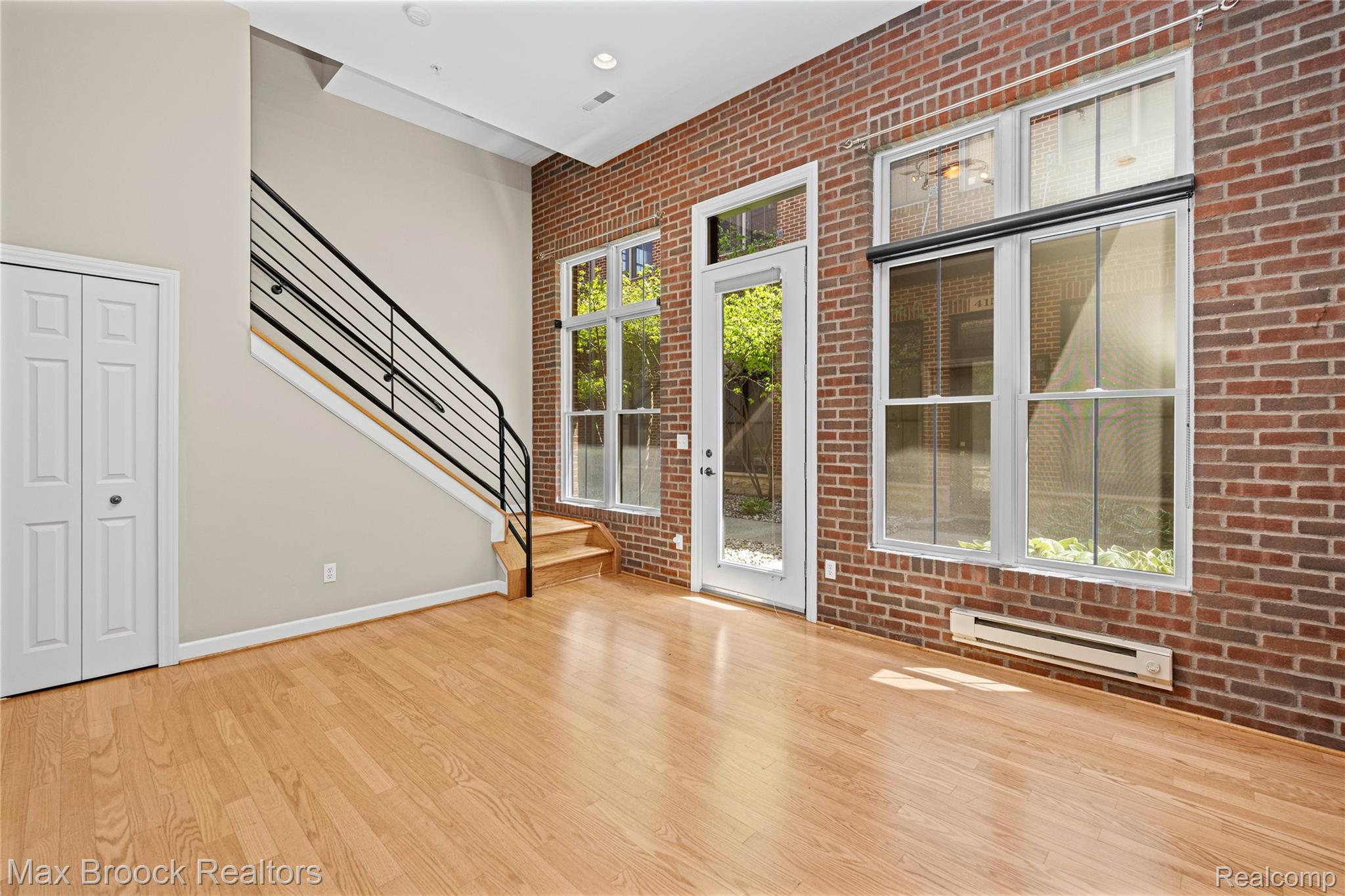420 Lewis Court Property Photo 5