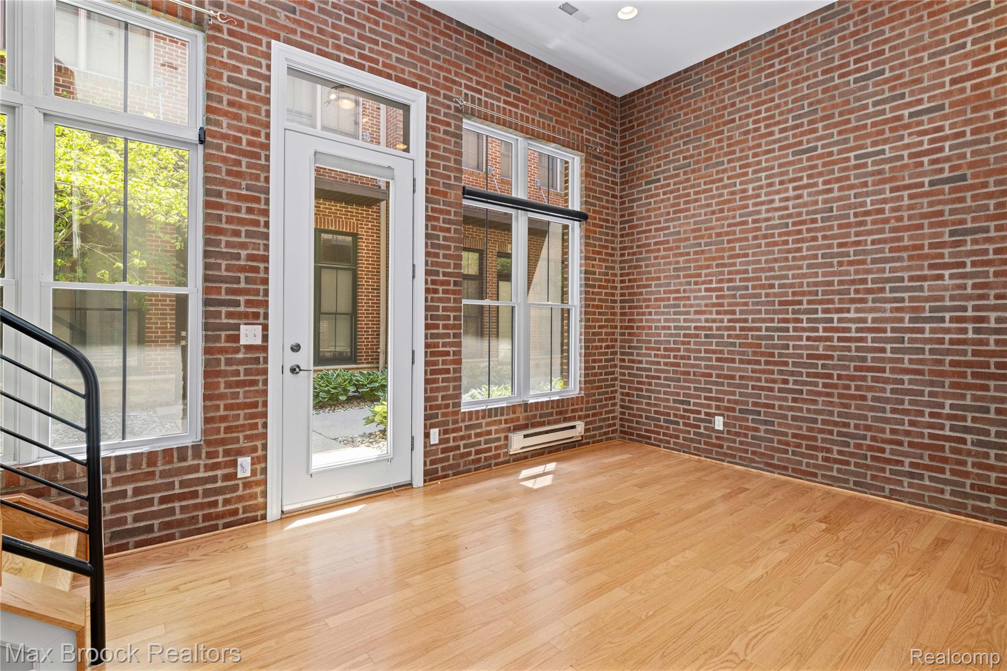420 Lewis Court Property Photo 6