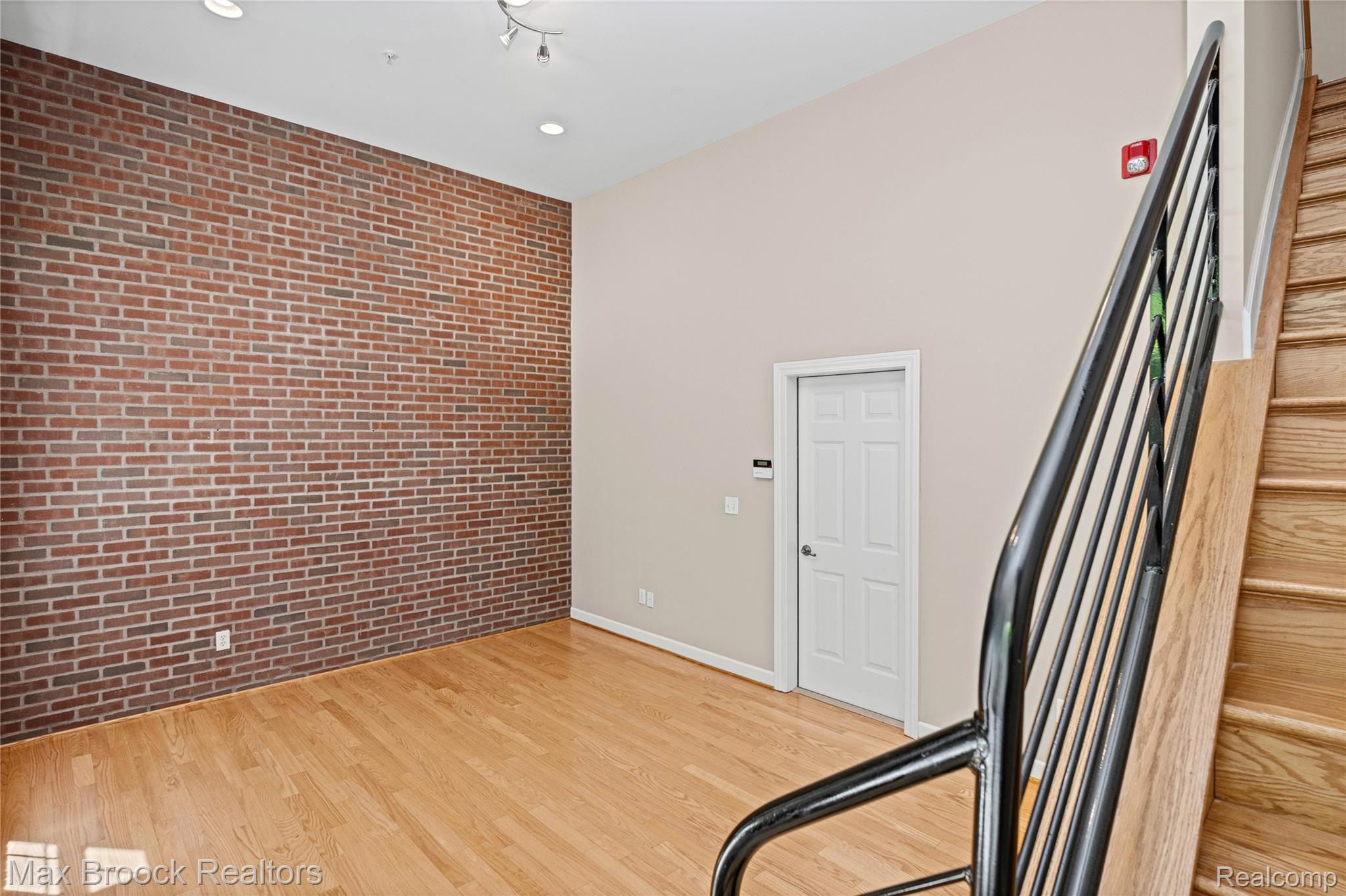 420 Lewis Court Property Photo 7