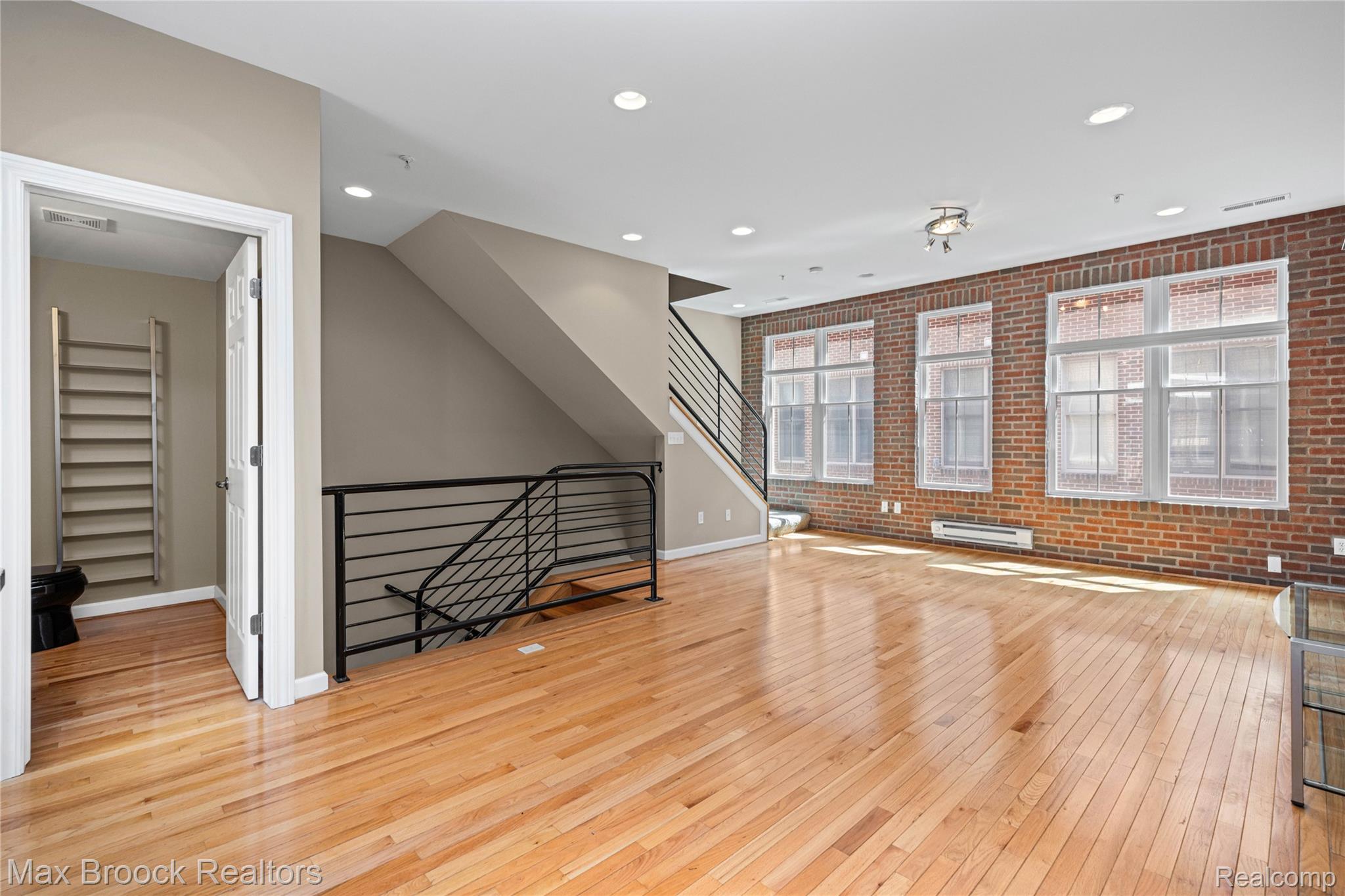 420 Lewis Court Property Photo 12