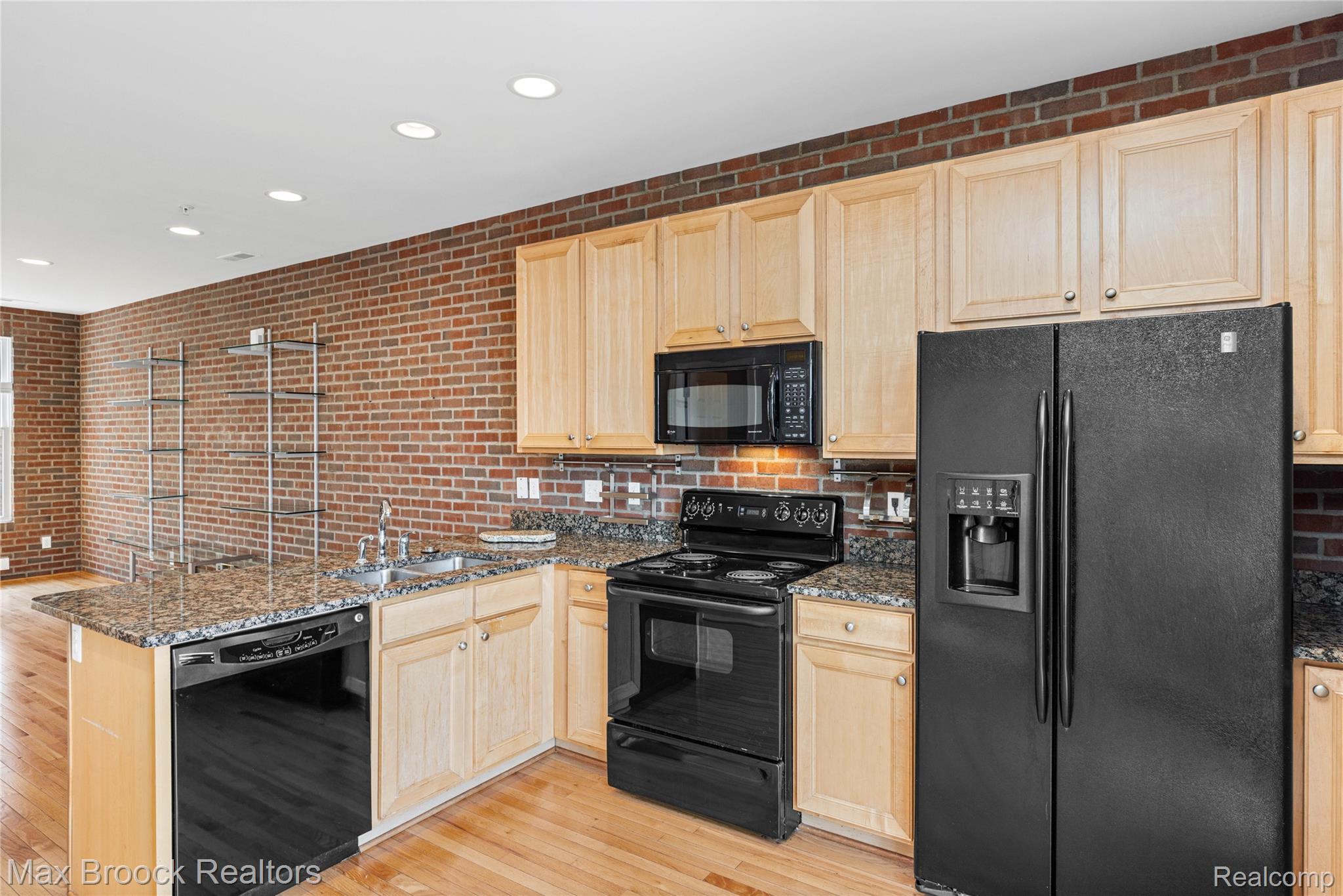 420 Lewis Court Property Photo 17