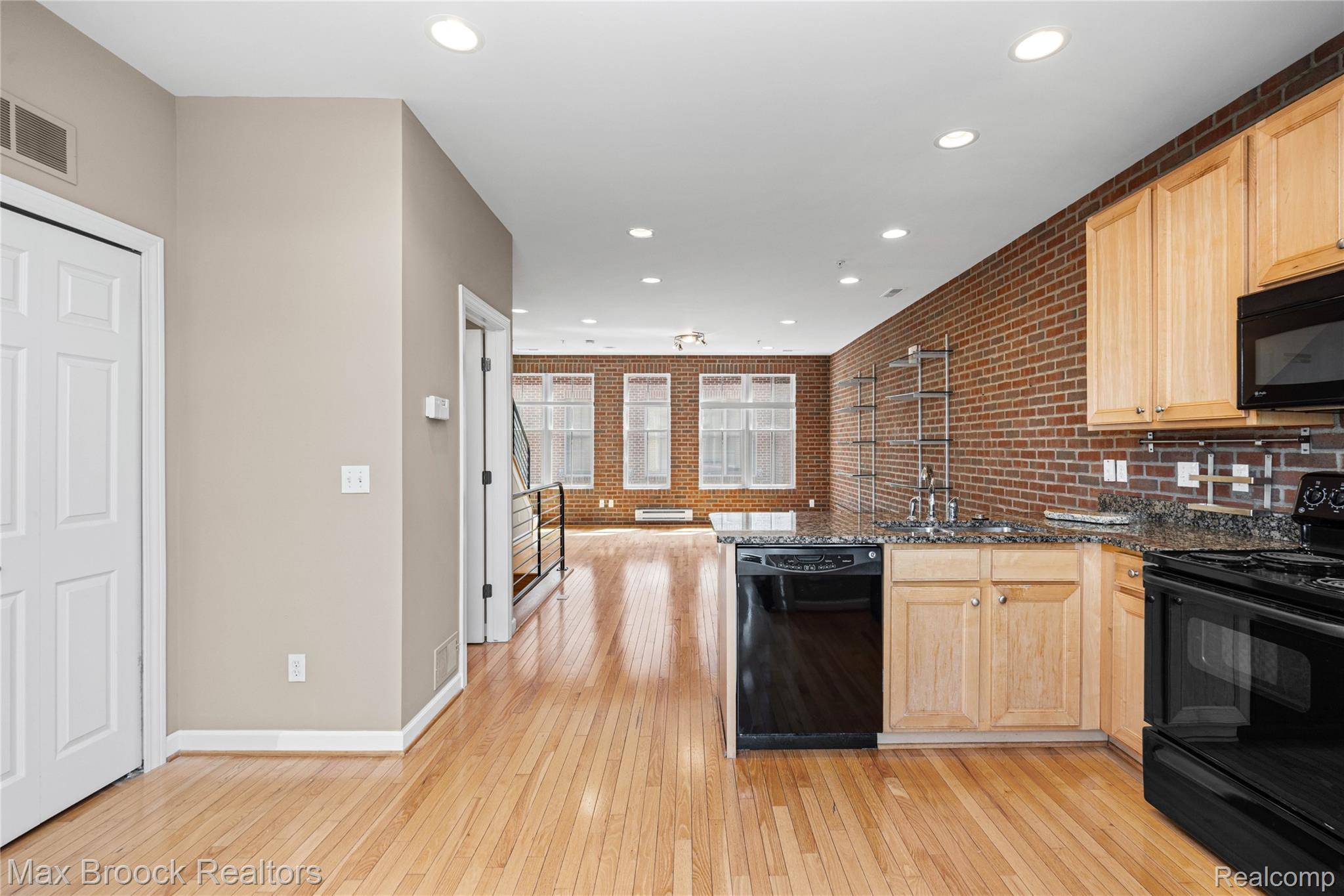 420 Lewis Court Property Photo 18