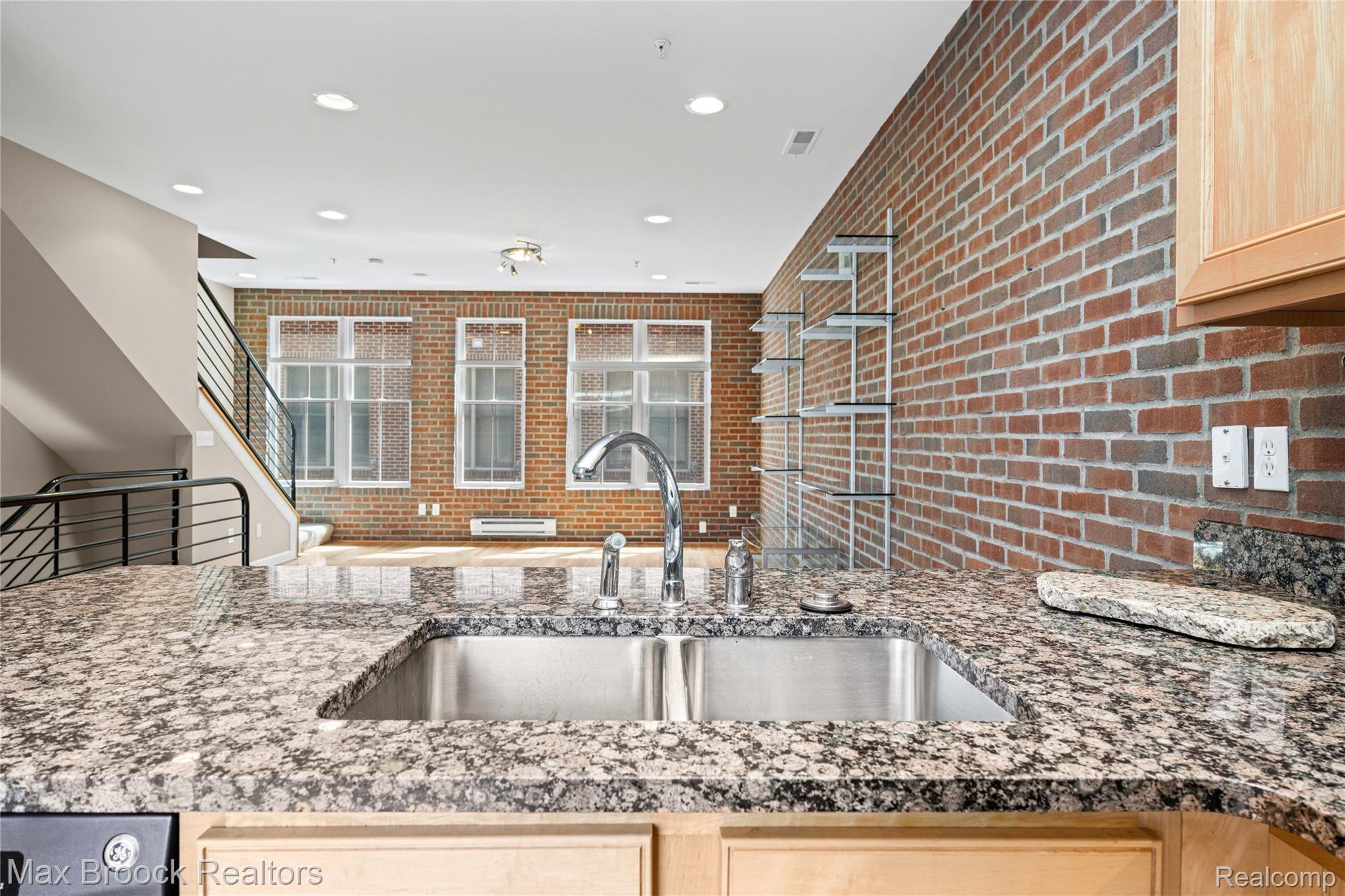 420 Lewis Court Property Photo 19