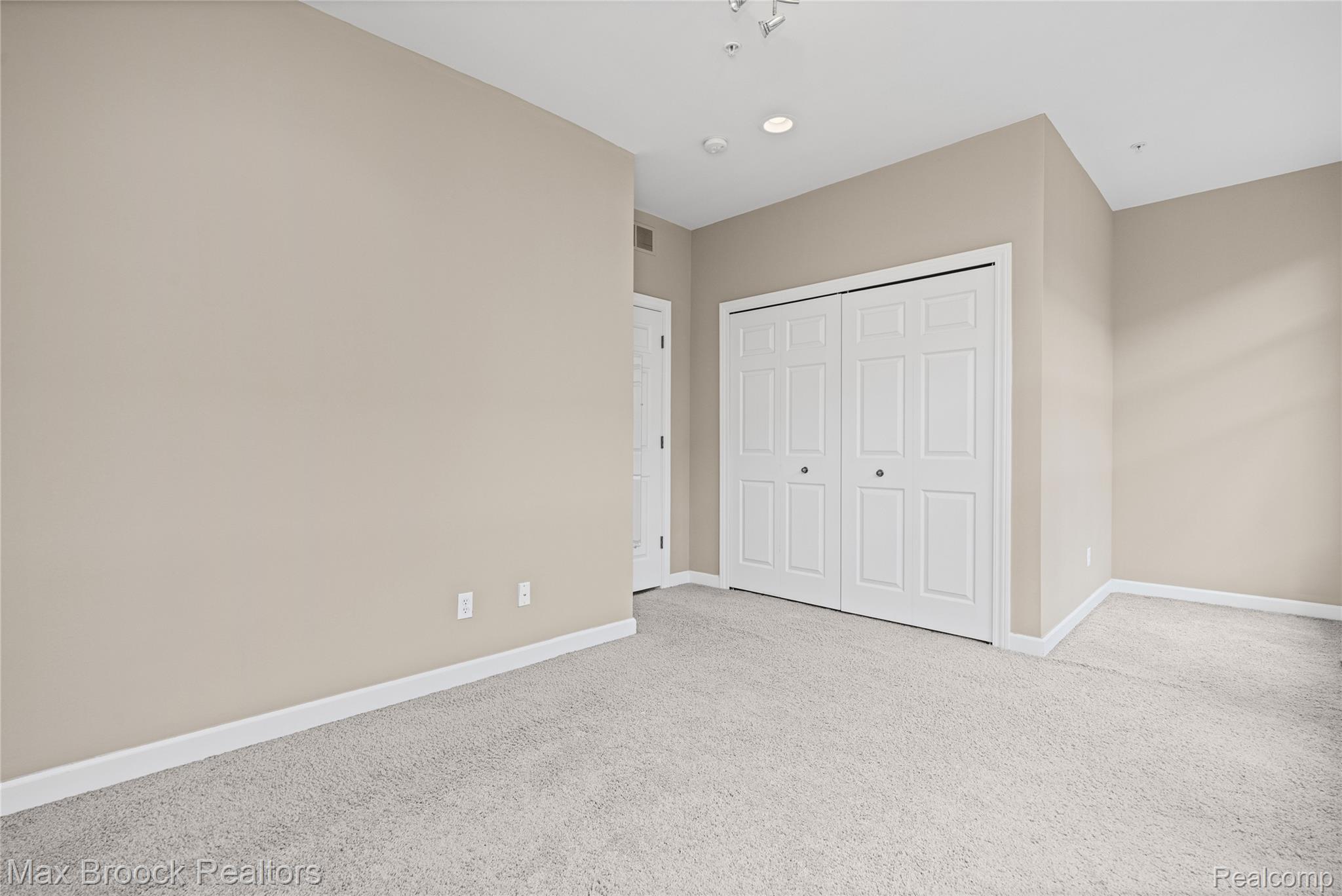420 Lewis Court Property Photo 28