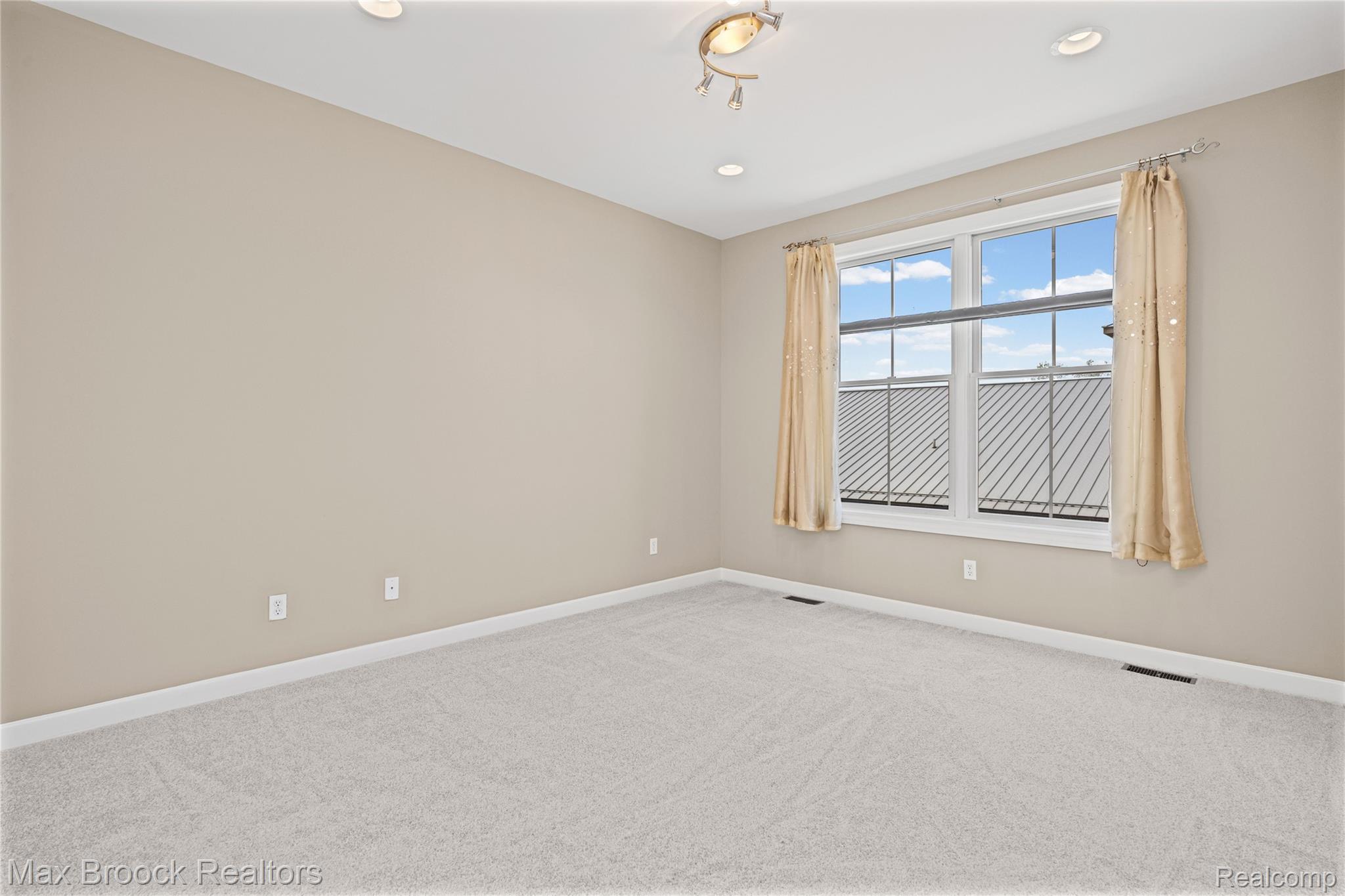 420 Lewis Court Property Photo 29