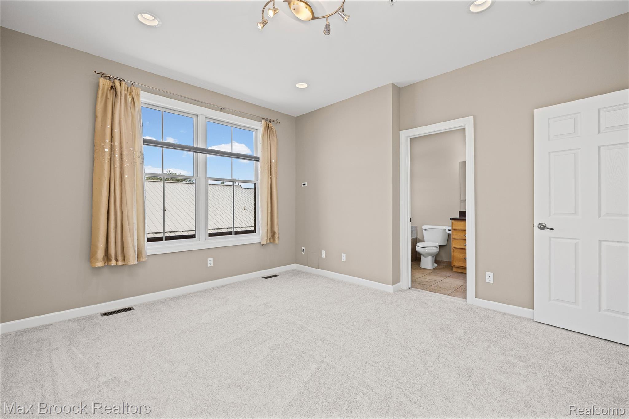 420 Lewis Court Property Photo 30