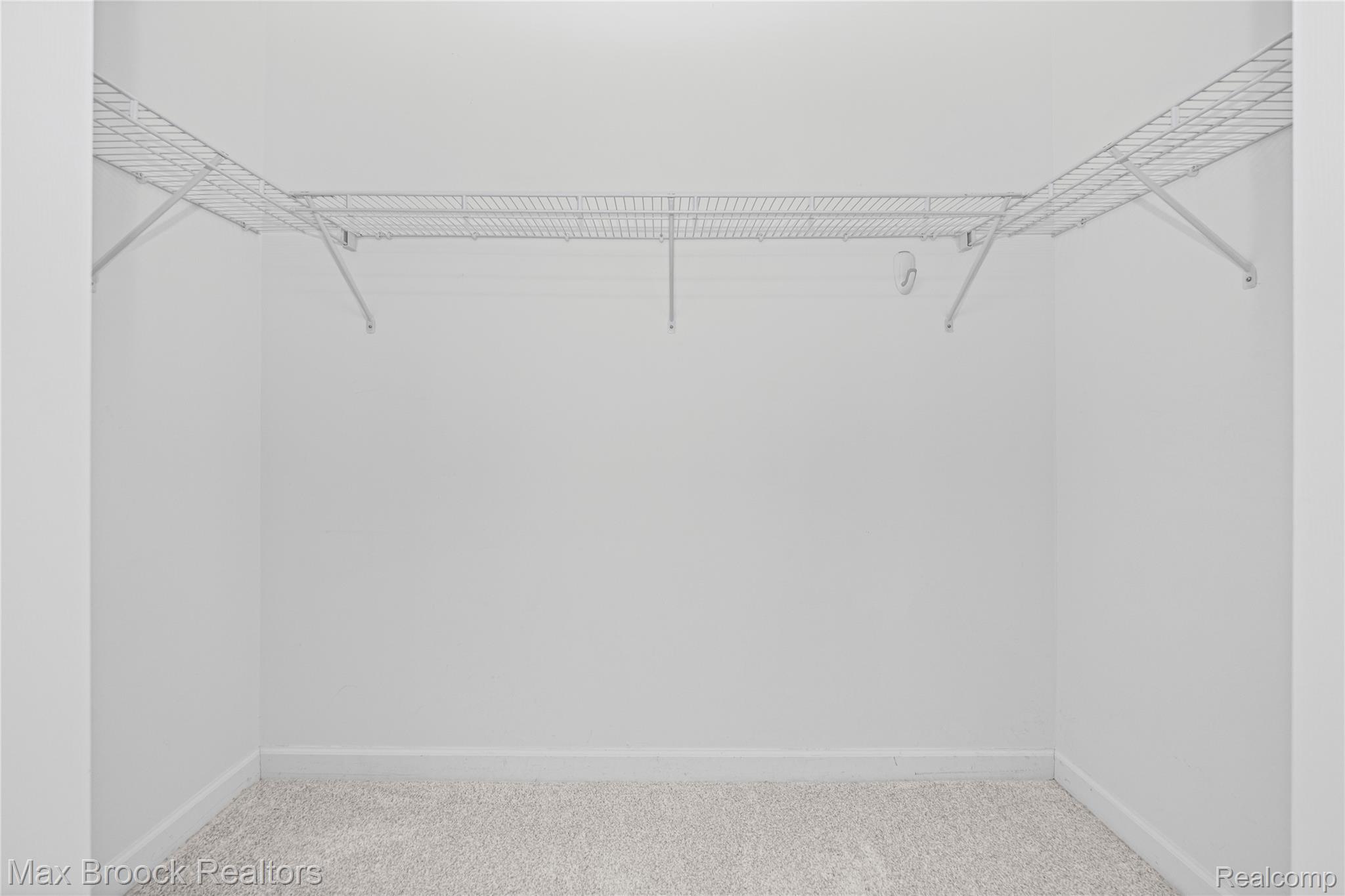 420 Lewis Court Property Photo 32