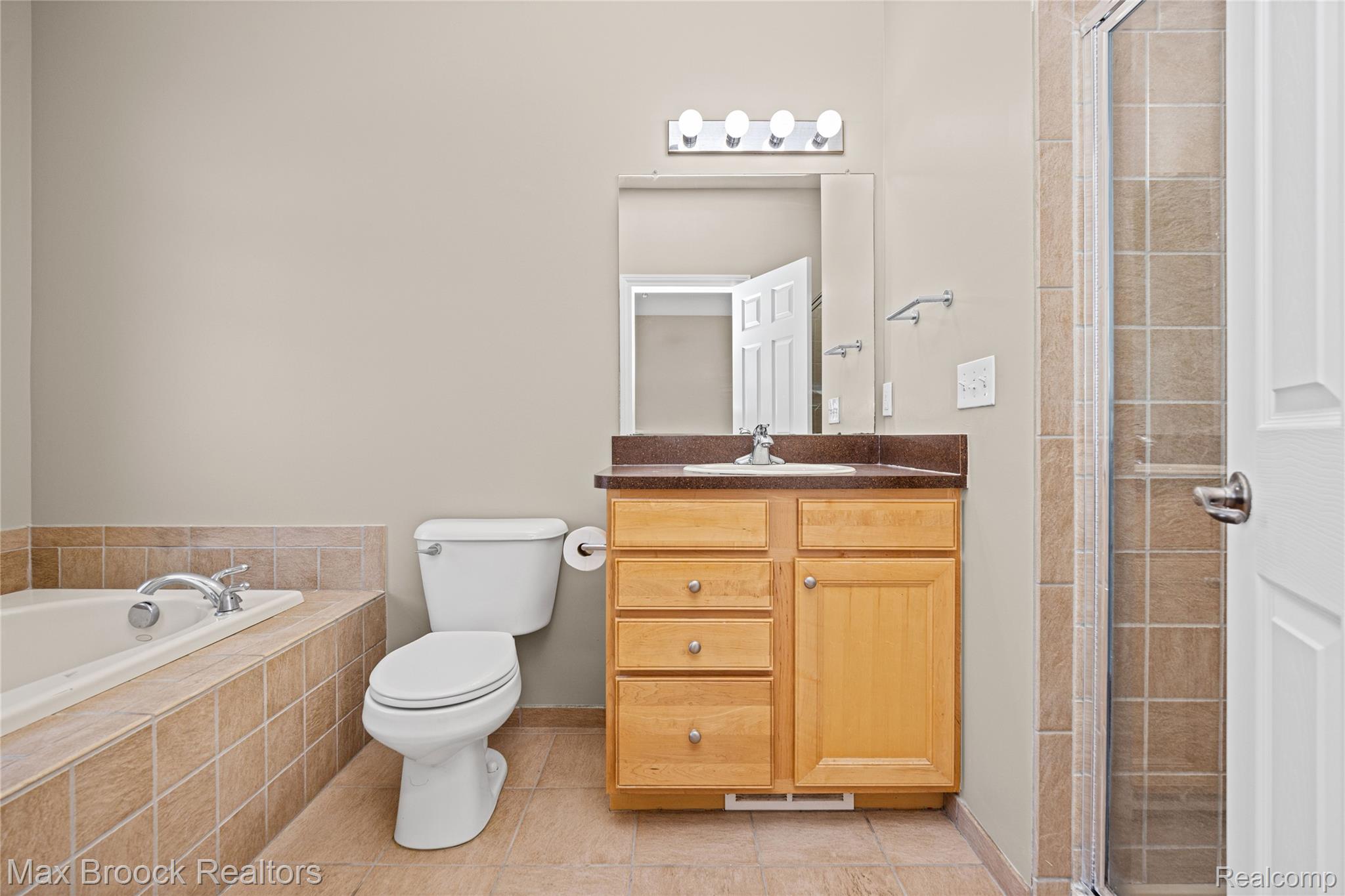 420 Lewis Court Property Photo 33