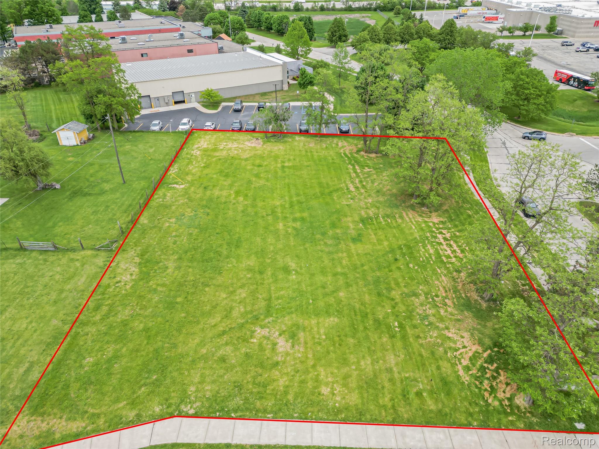 50272 Grand River Avenue Property Photo 1