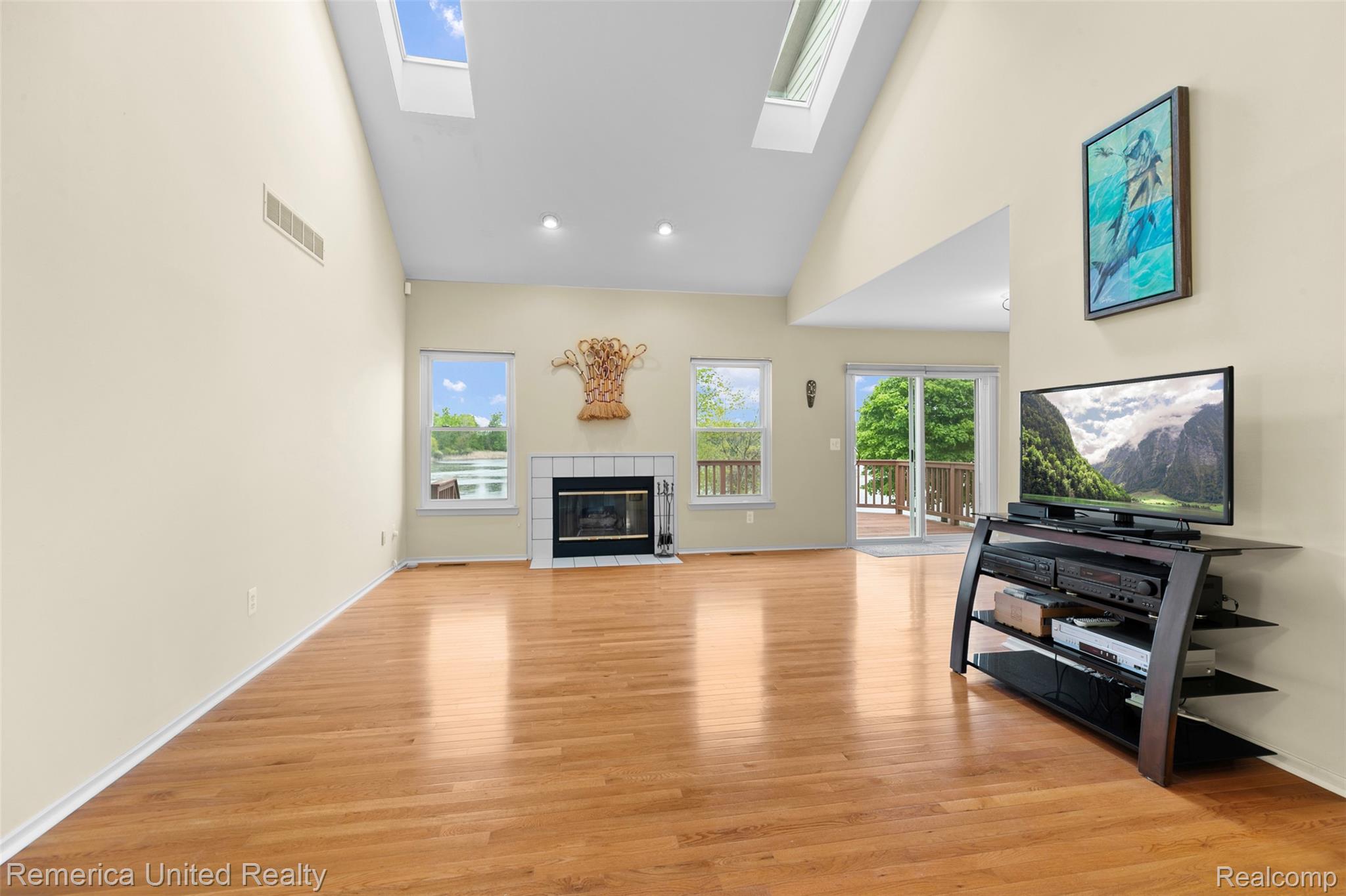 450 Berry Lake Drive Property Photo 6