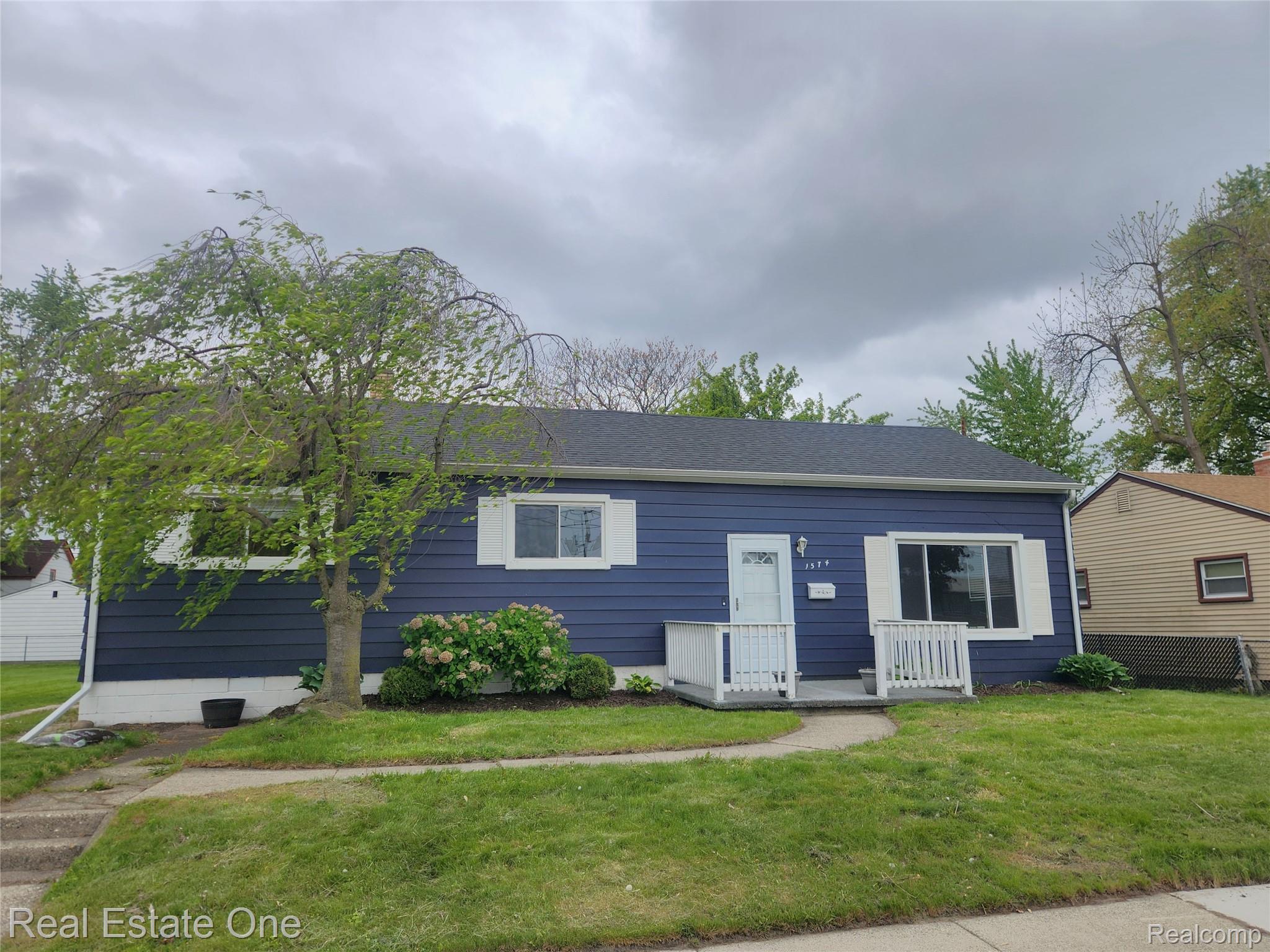 1574 E Woodruff Avenue Property Photo 1