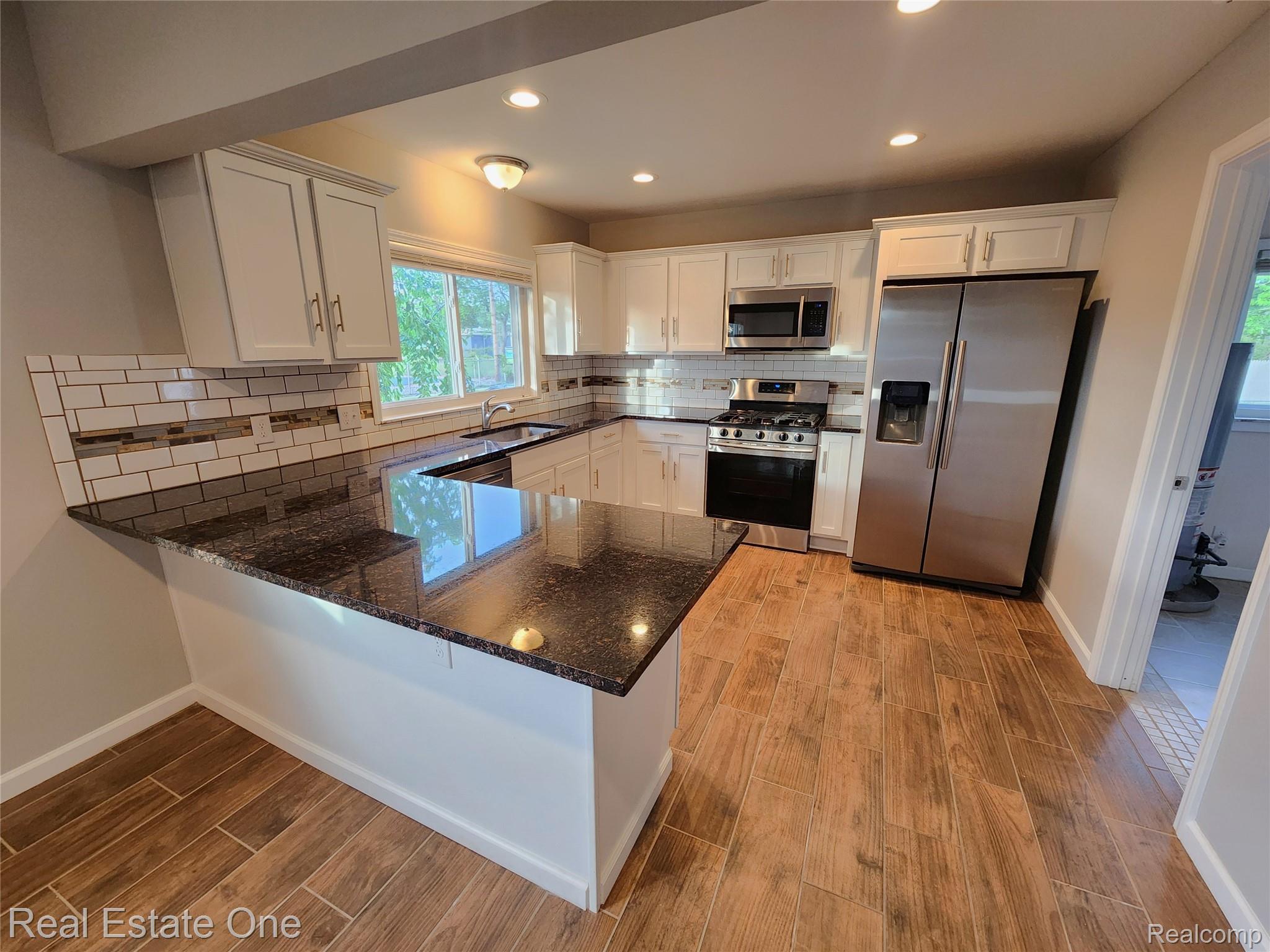 1574 E Woodruff Avenue Property Photo 8