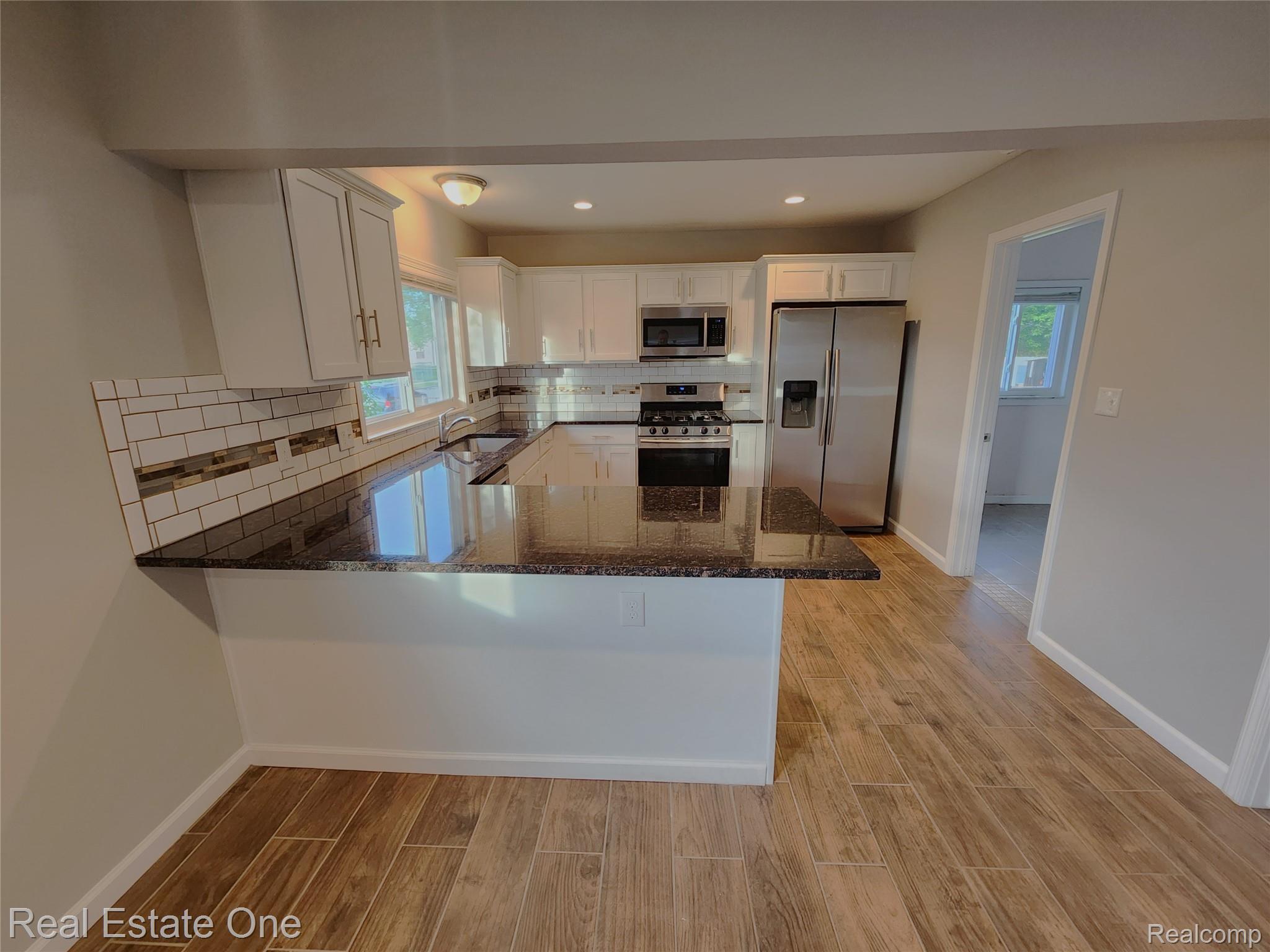 1574 E Woodruff Avenue Property Photo 9