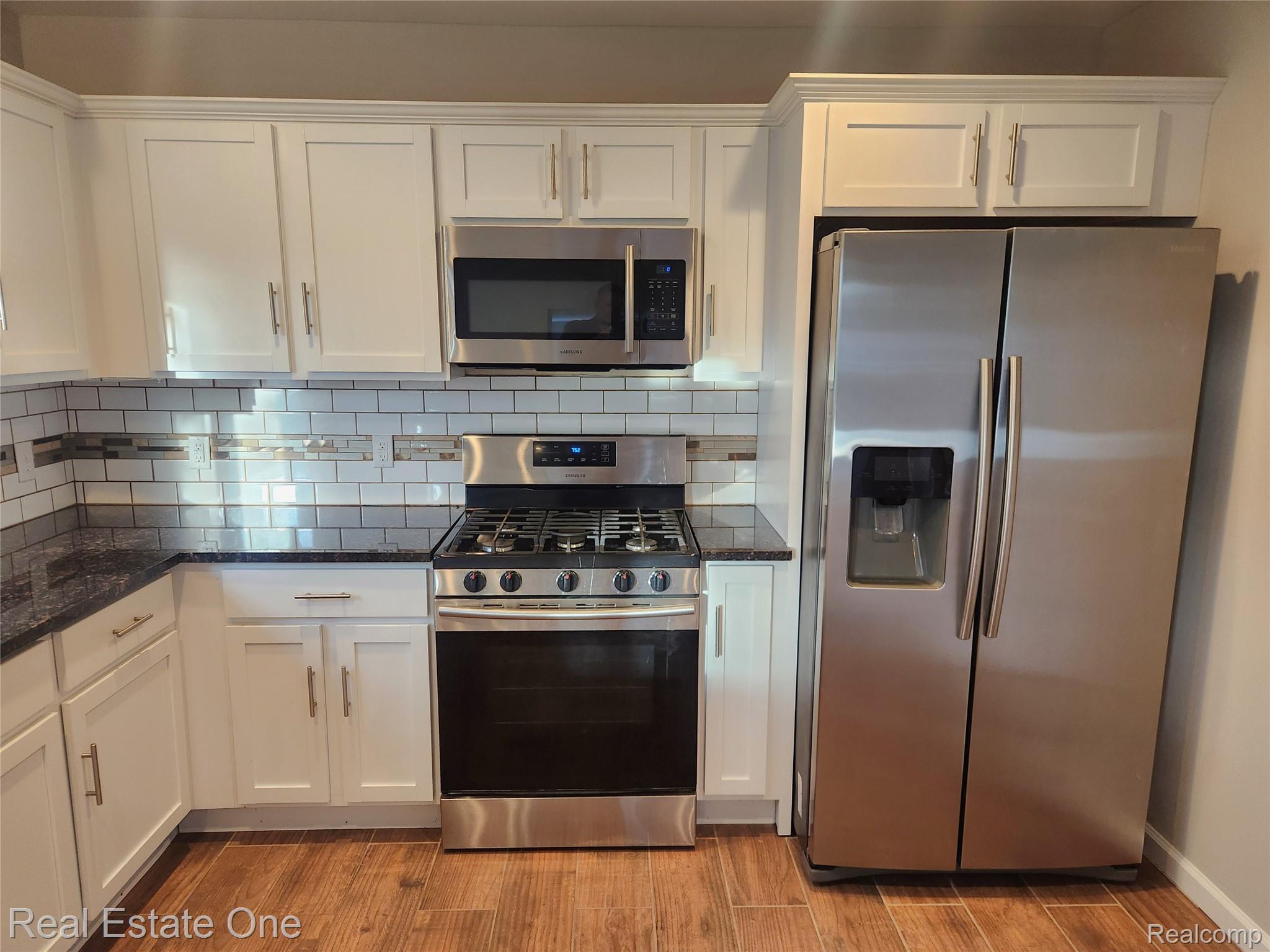 1574 E Woodruff Avenue Property Photo 10