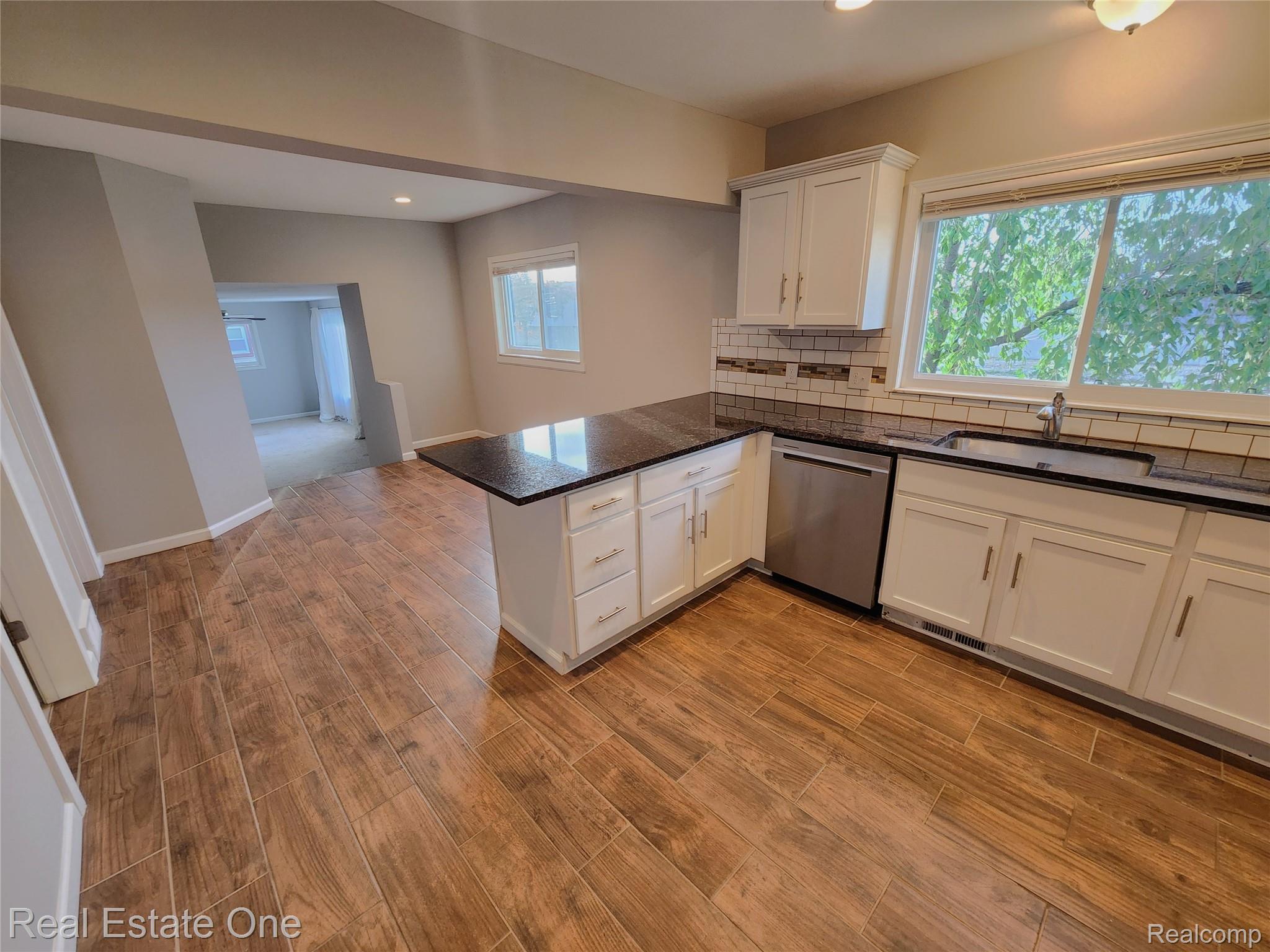 1574 E Woodruff Avenue Property Photo 12