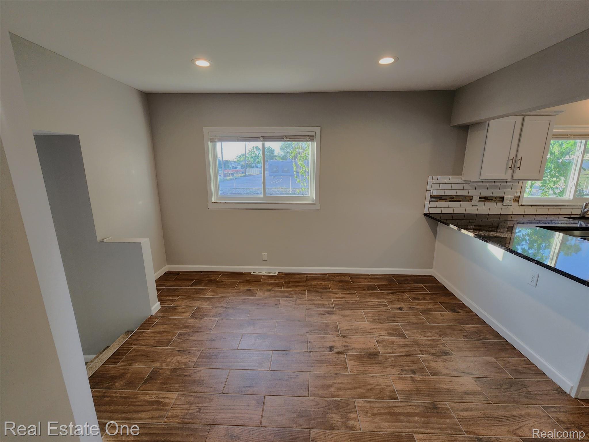 1574 E Woodruff Avenue Property Photo 15