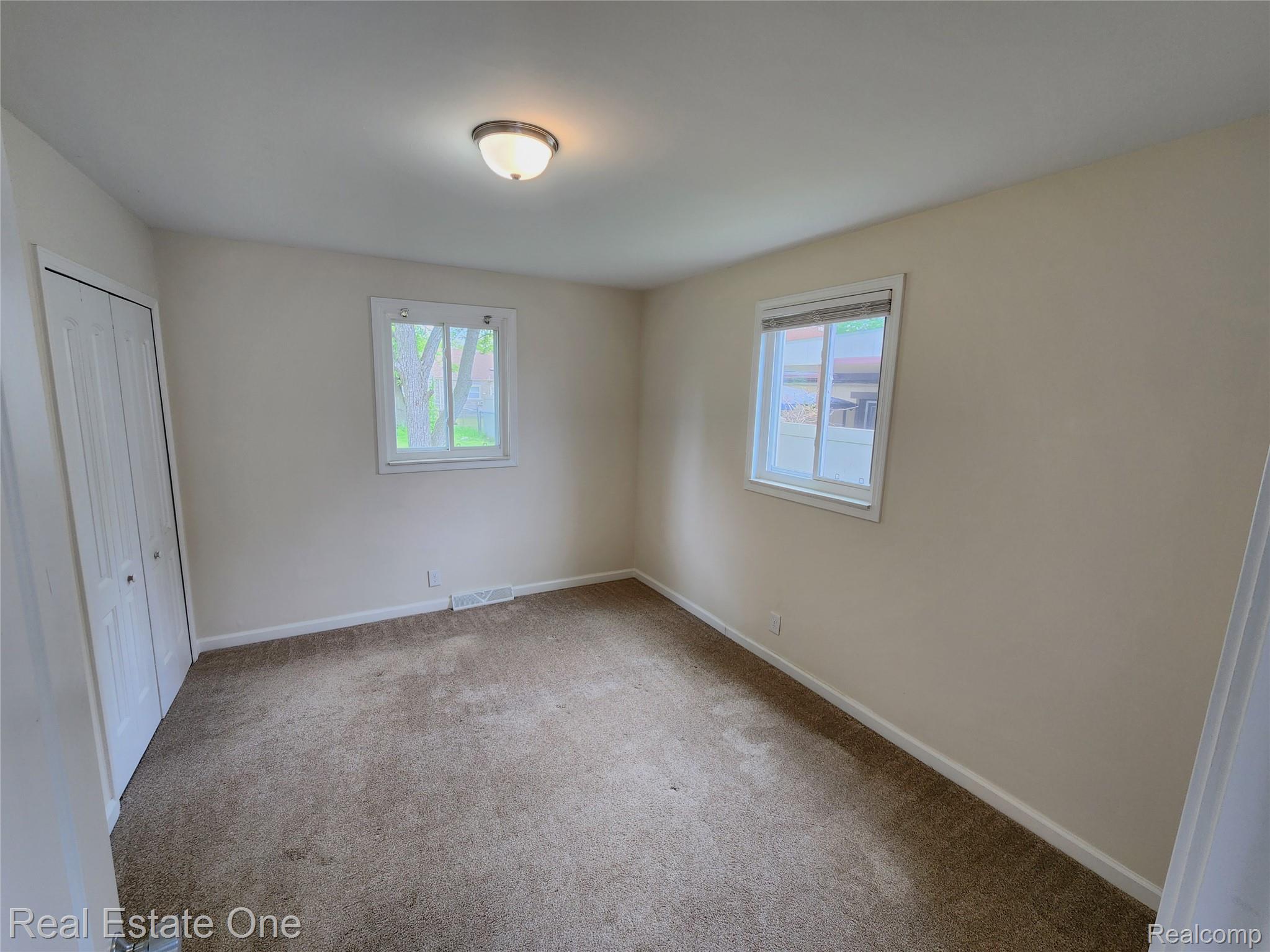 1574 E Woodruff Avenue Property Photo 23