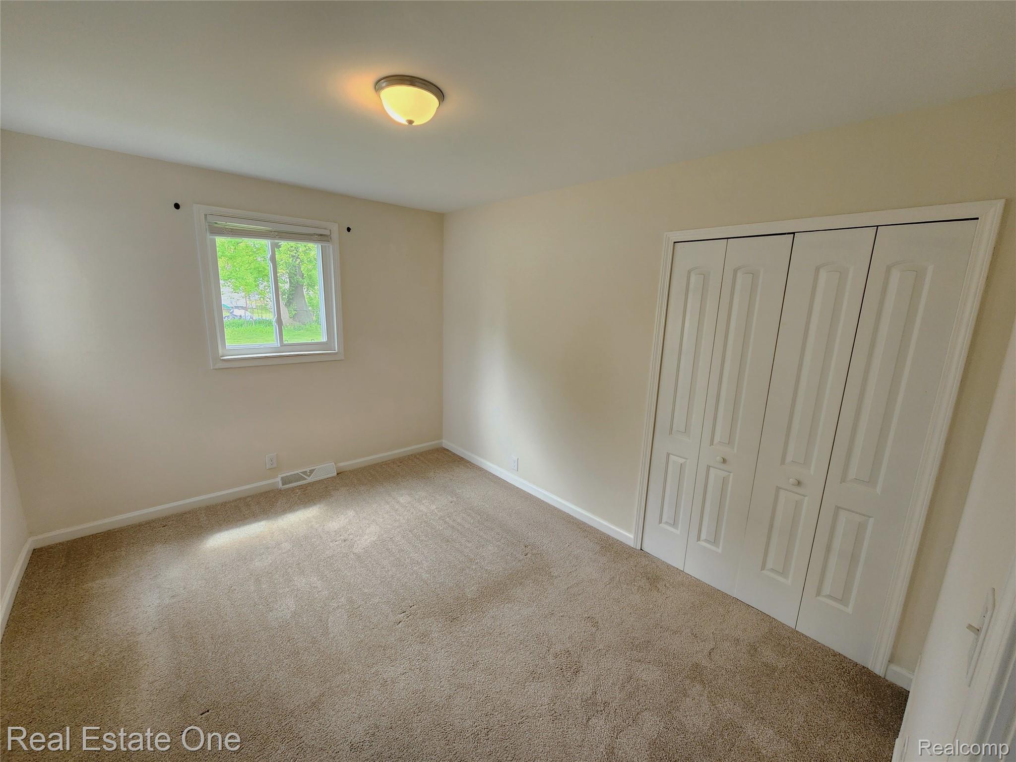 1574 E Woodruff Avenue Property Photo 25