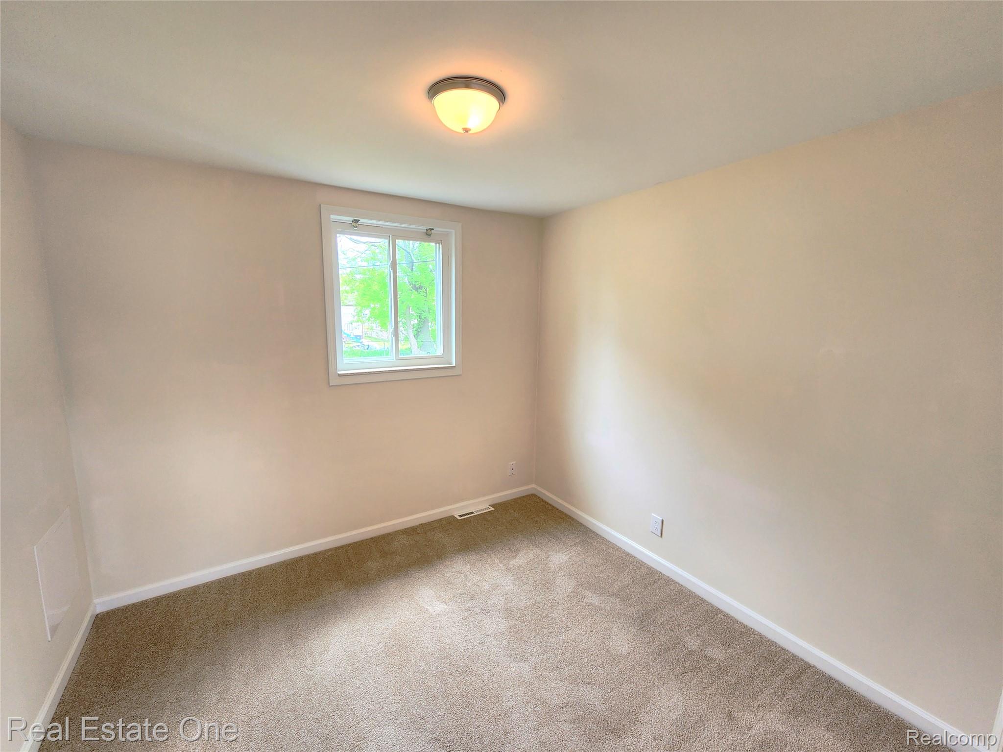 1574 E Woodruff Avenue Property Photo 27