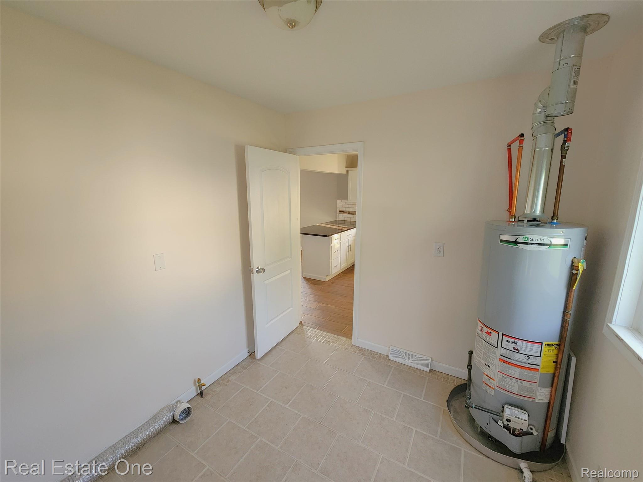 1574 E Woodruff Avenue Property Photo 29