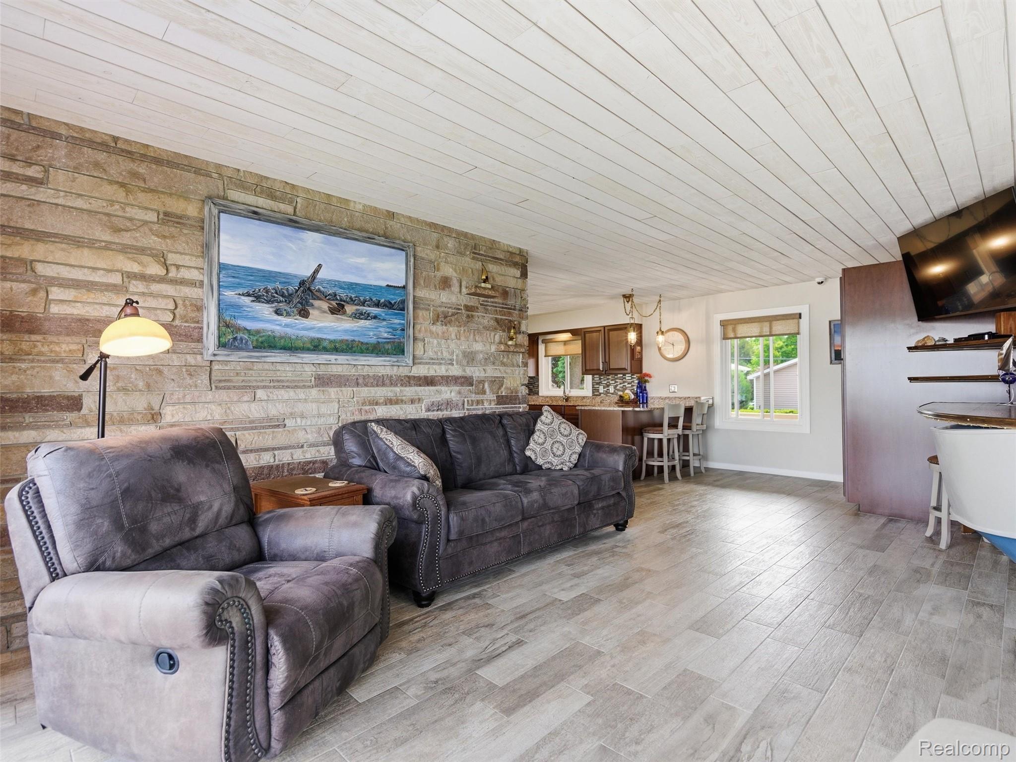 12099 Torrey Road Property Photo 8