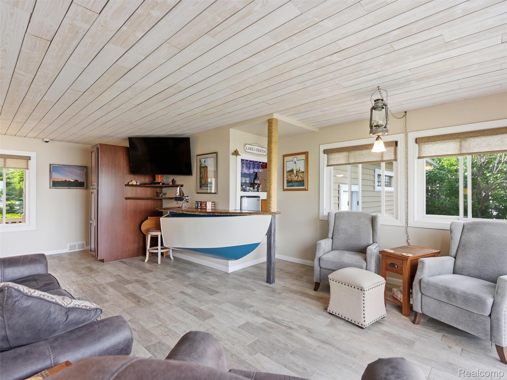 12099 Torrey Road Property Photo 9