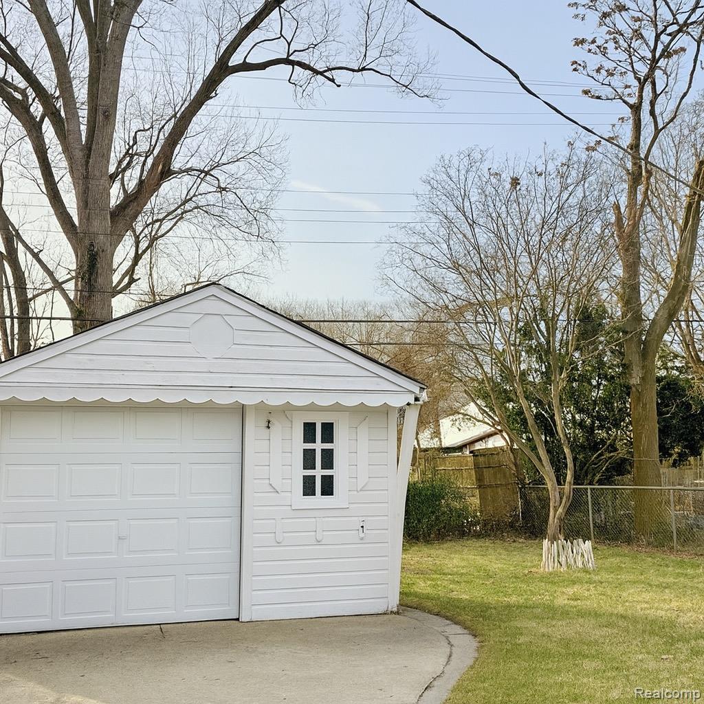 8719 Canyon Street Property Photo 2