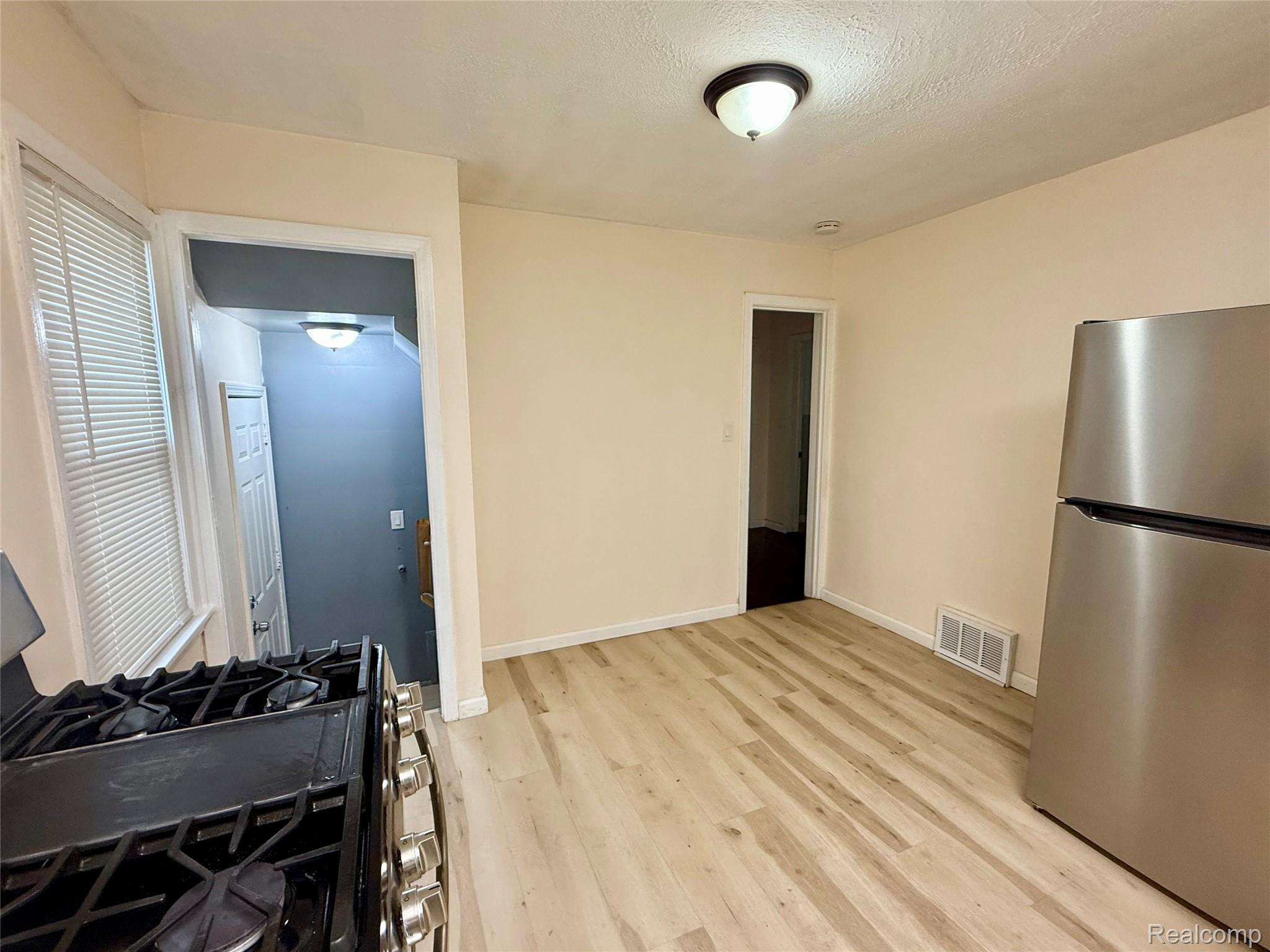 8719 Canyon Street Property Photo 10