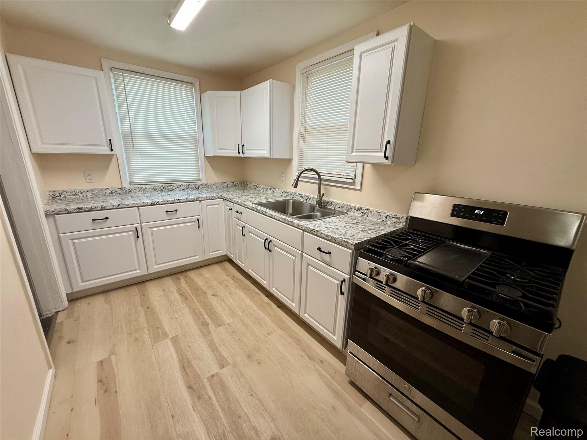 8719 Canyon Street Property Photo 11