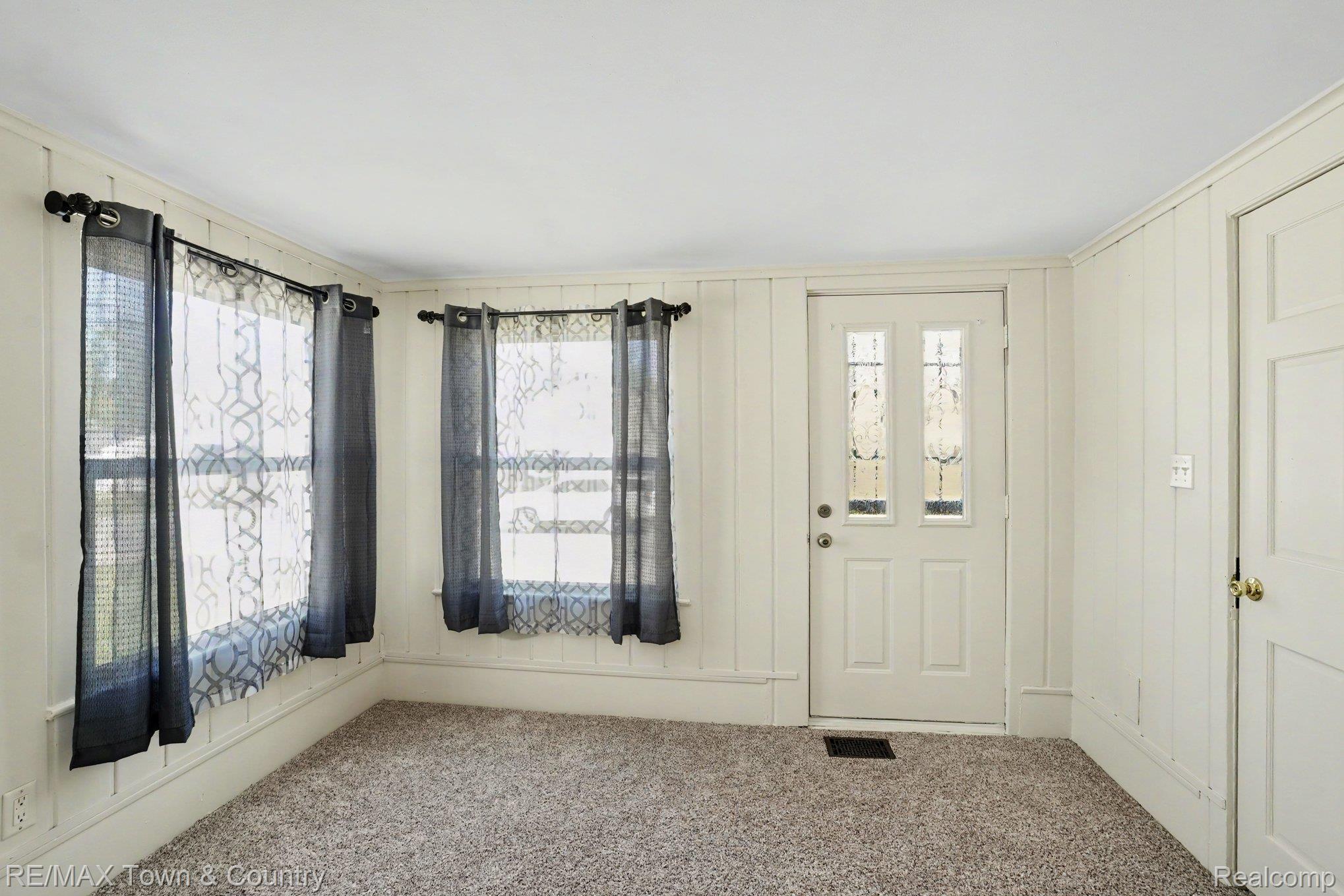 2062 E Schumacher Avenue Property Photo 3