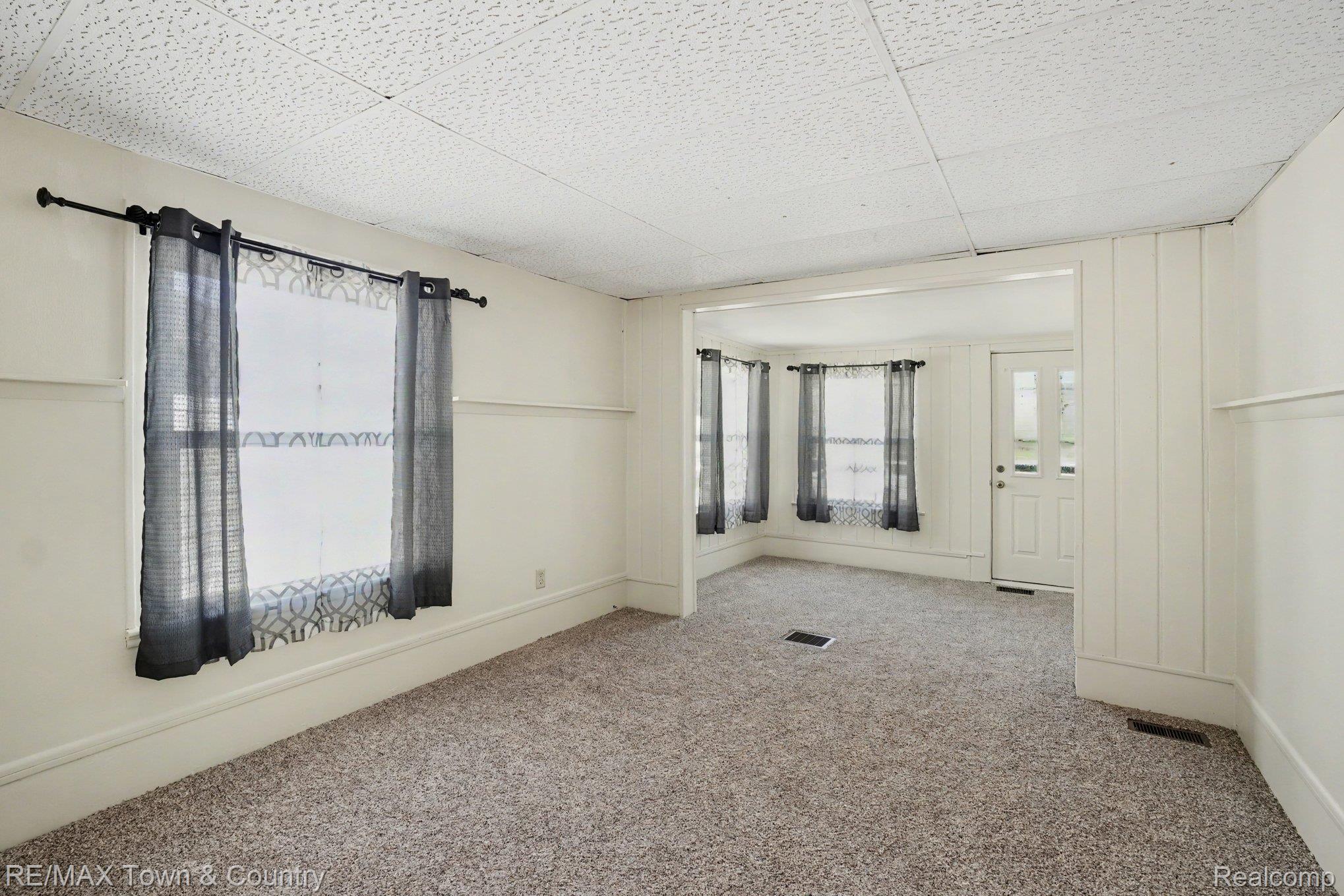 2062 E Schumacher Avenue Property Photo 4