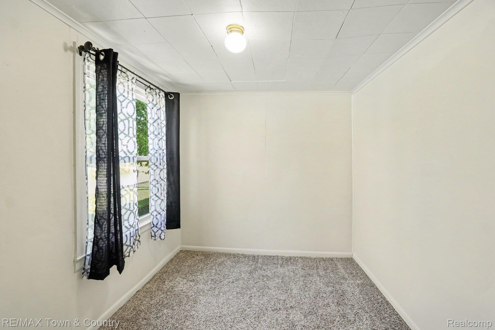 2062 E Schumacher Avenue Property Photo 10