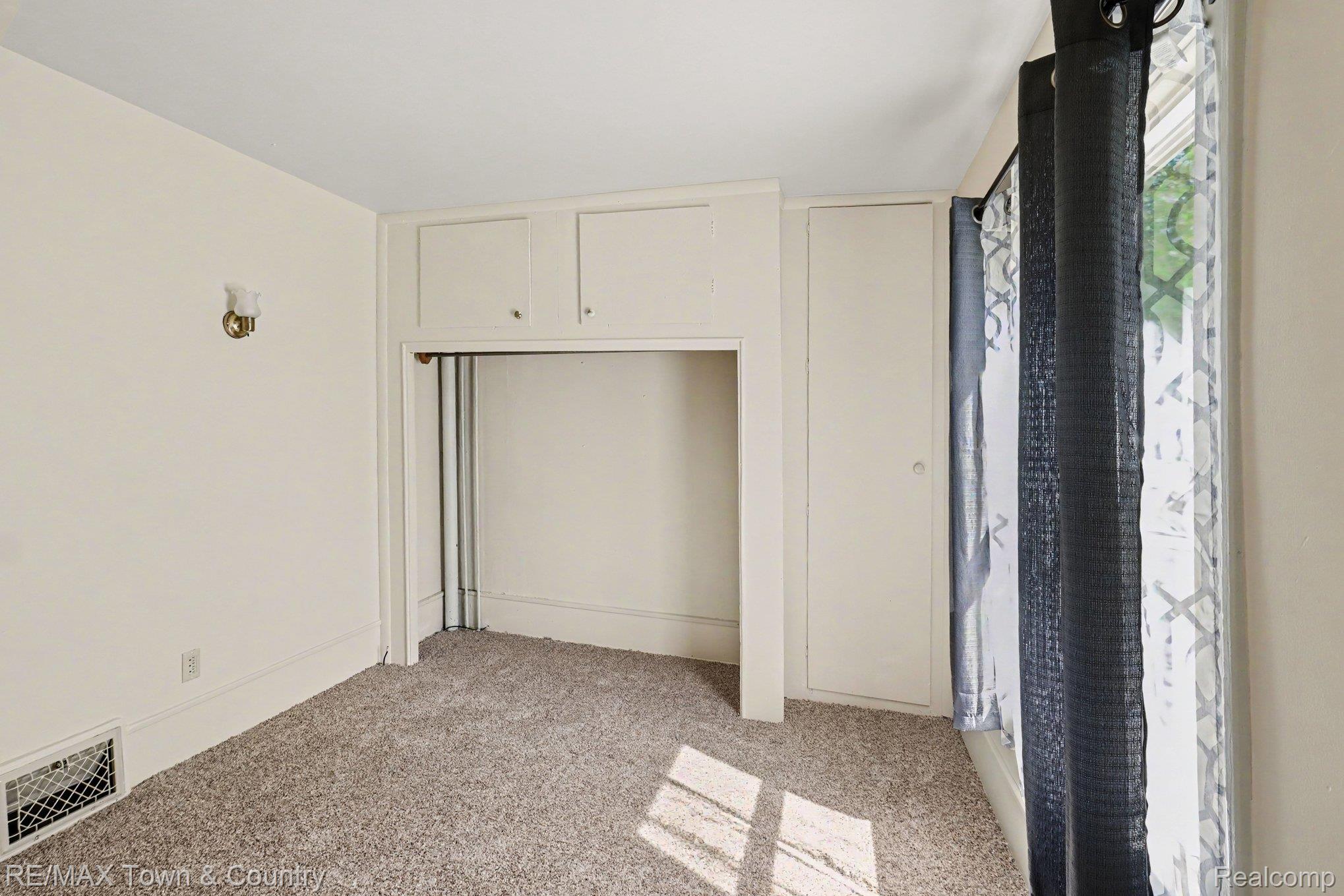 2062 E Schumacher Avenue Property Photo 12