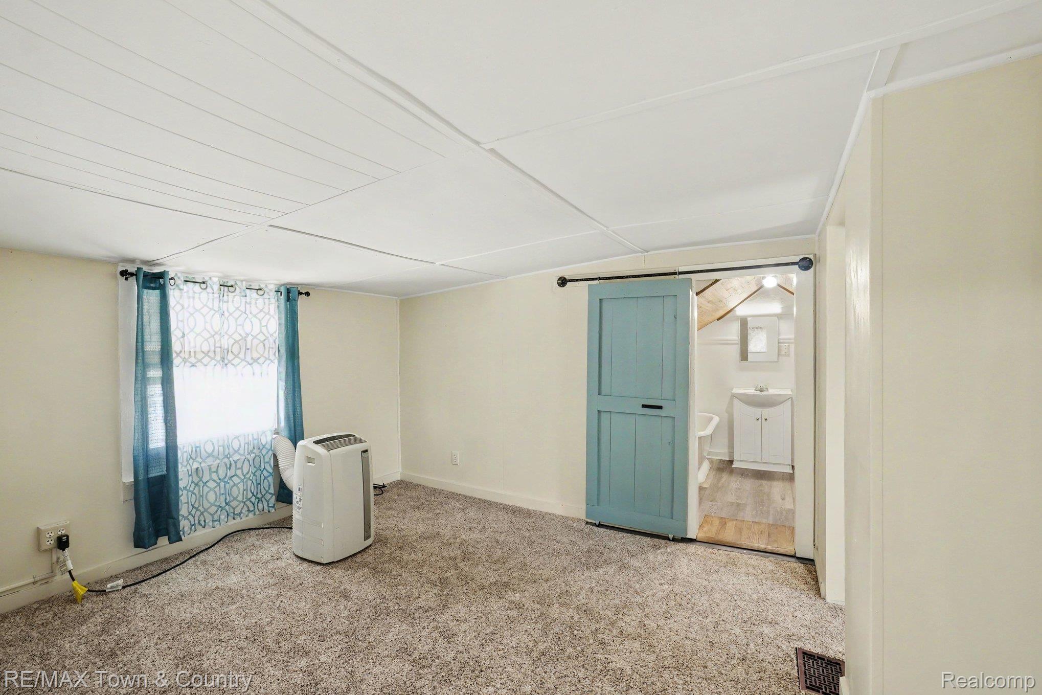 2062 E Schumacher Avenue Property Photo 16