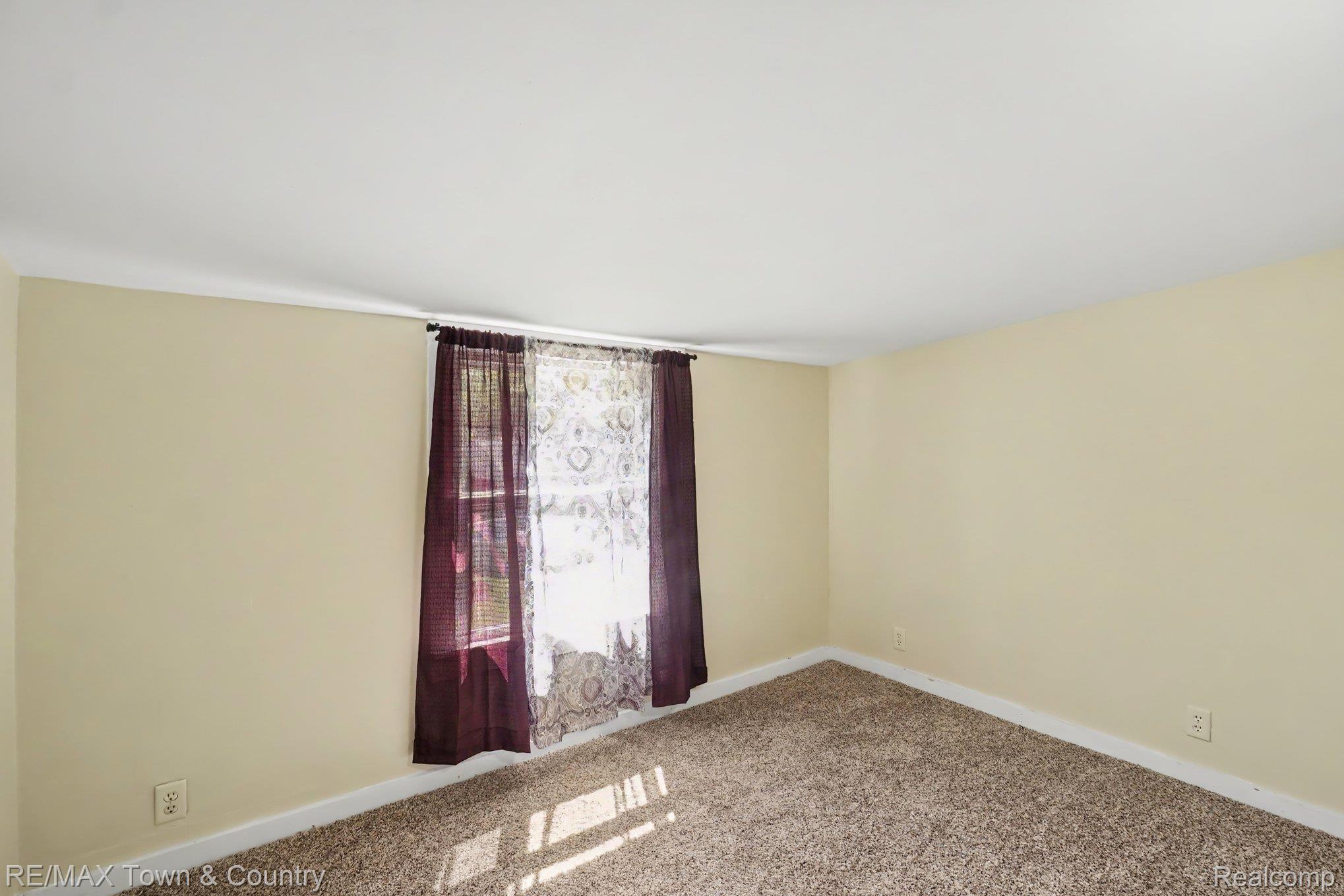 2062 E Schumacher Avenue Property Photo 17