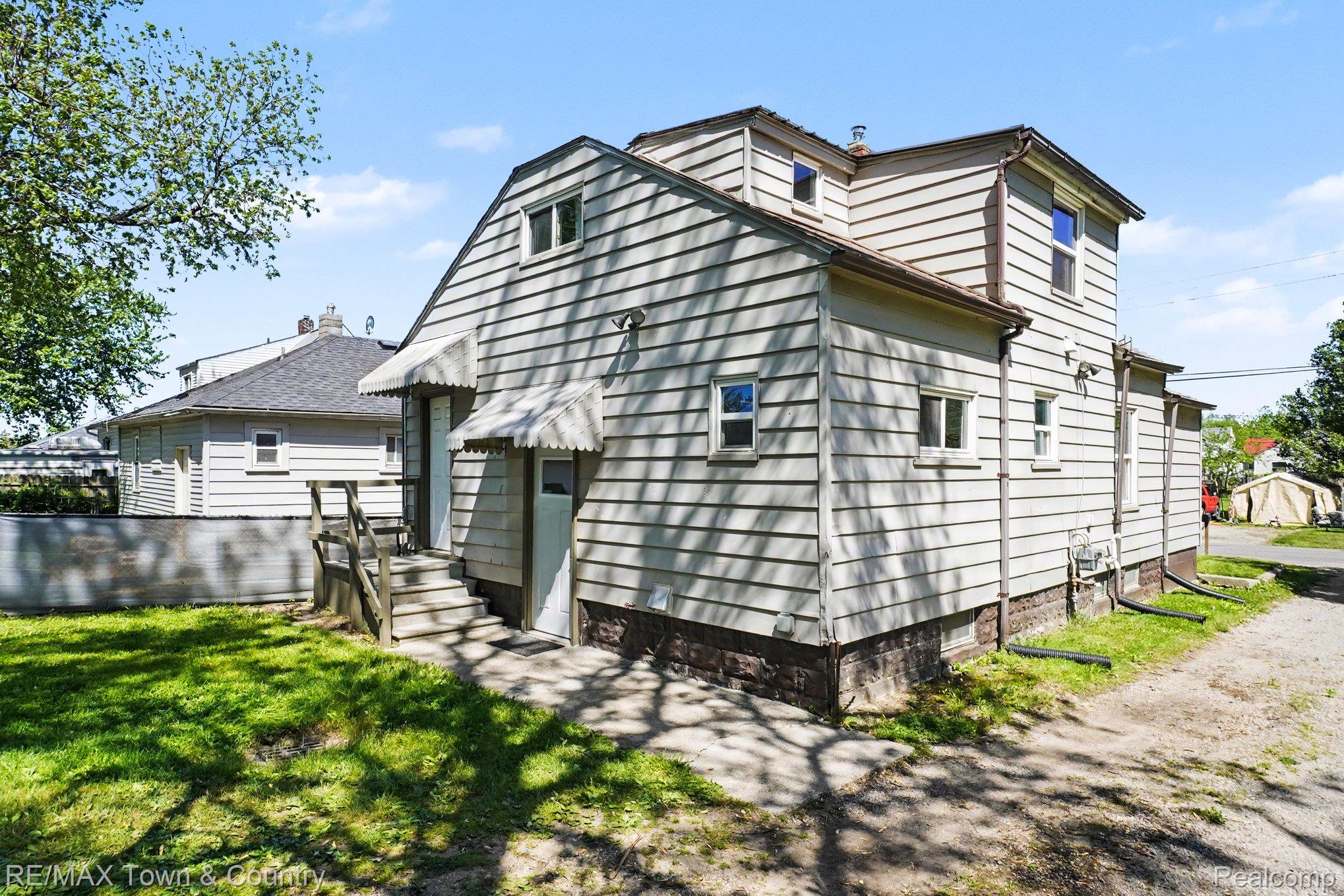 2062 E Schumacher Avenue Property Photo 20
