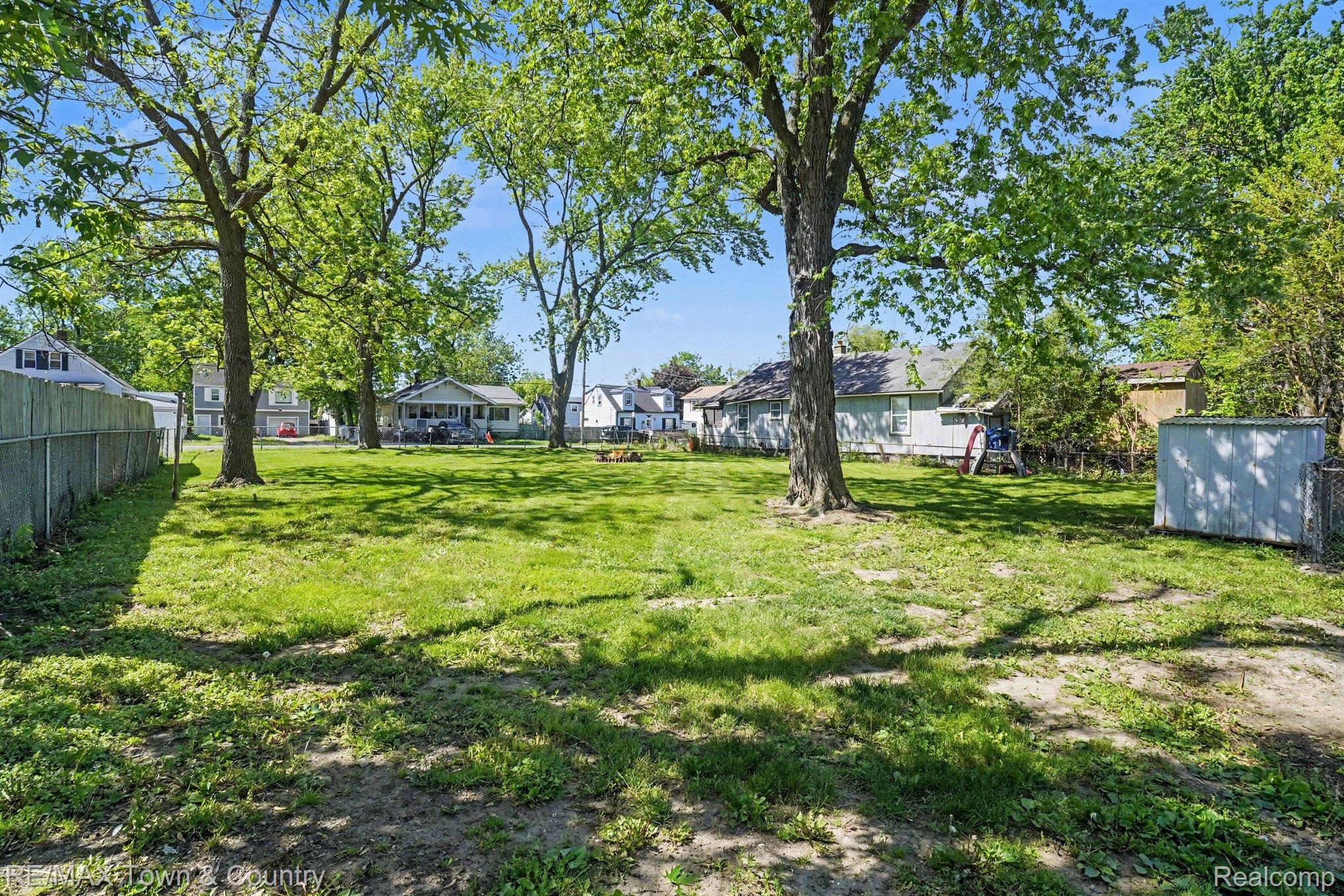 2062 E Schumacher Avenue Property Photo 21