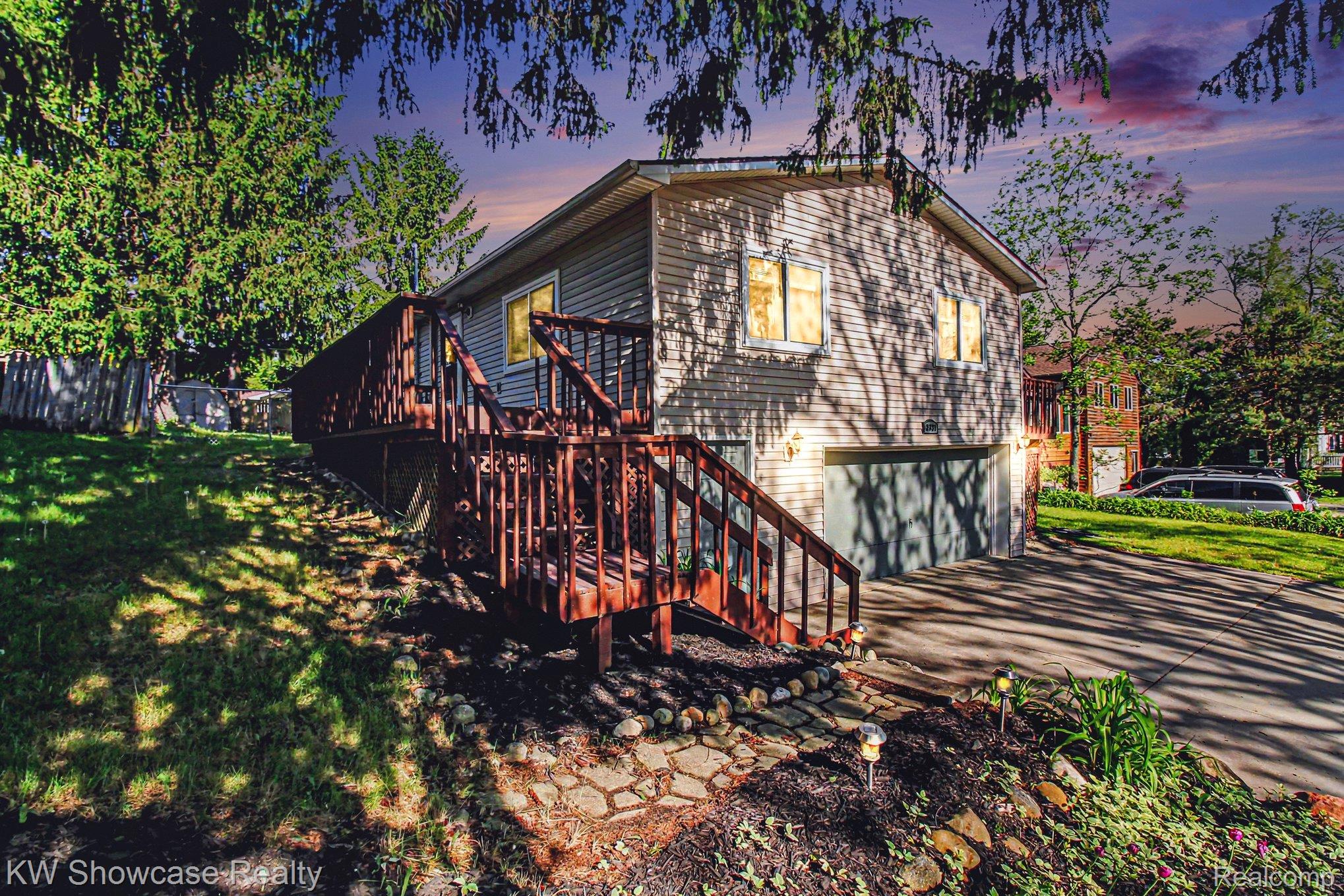 2331 Lakeside Drive Property Photo 1