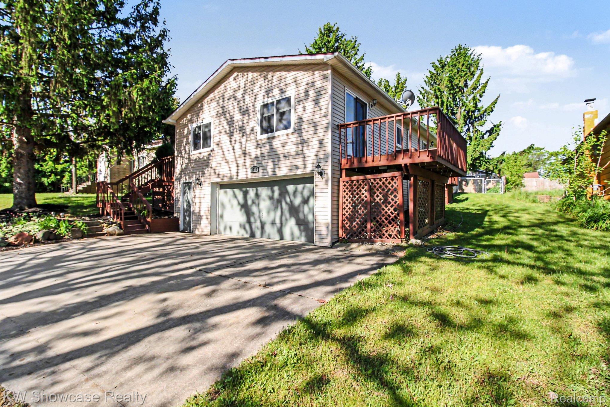 2331 Lakeside Drive Property Photo 2