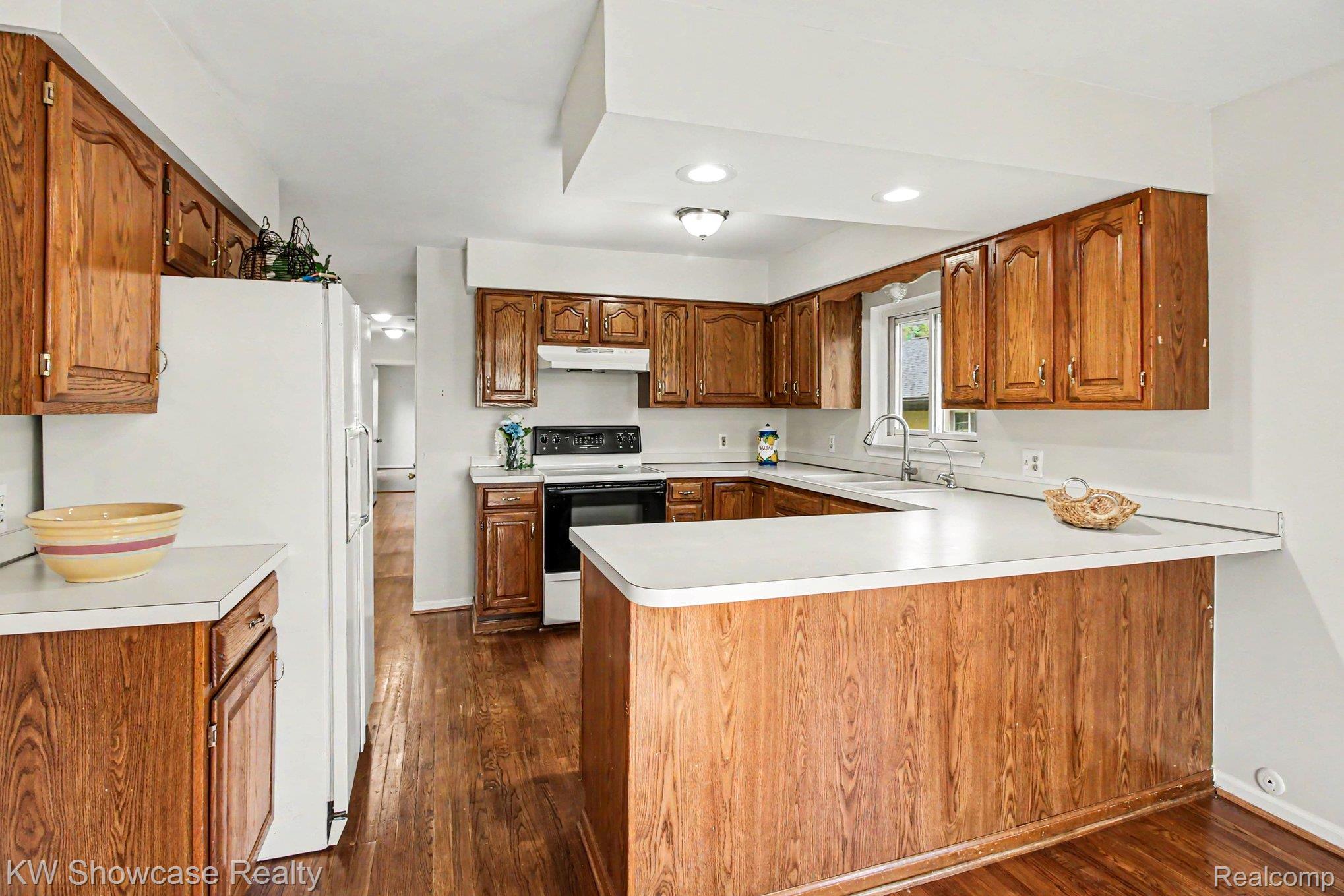 2331 Lakeside Drive Property Photo 4