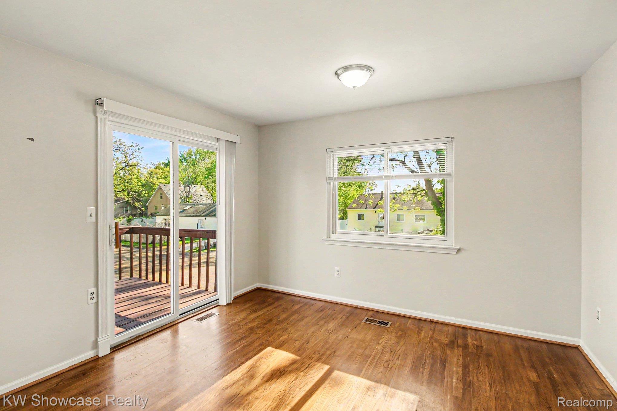 2331 Lakeside Drive Property Photo 8