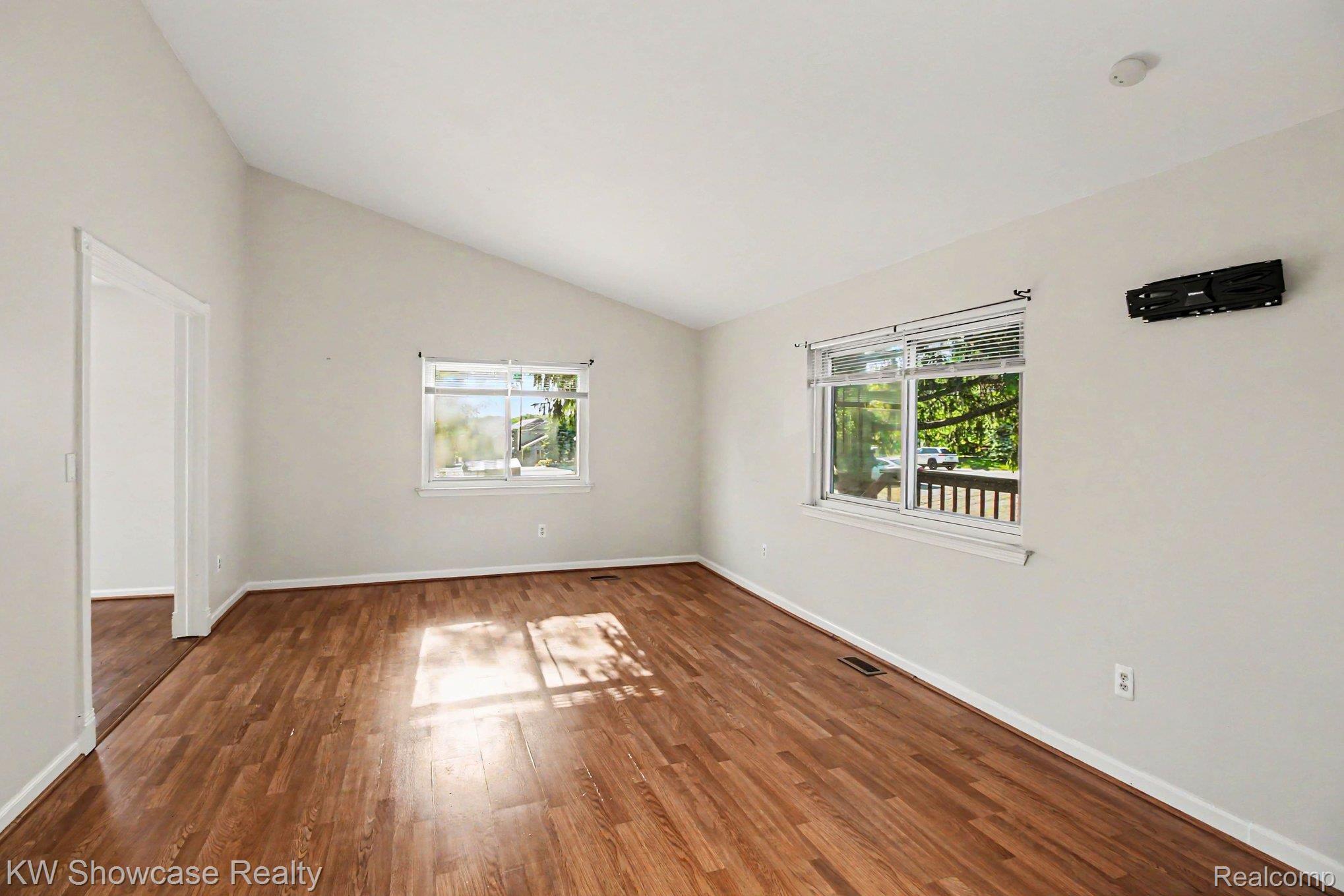 2331 Lakeside Drive Property Photo 9