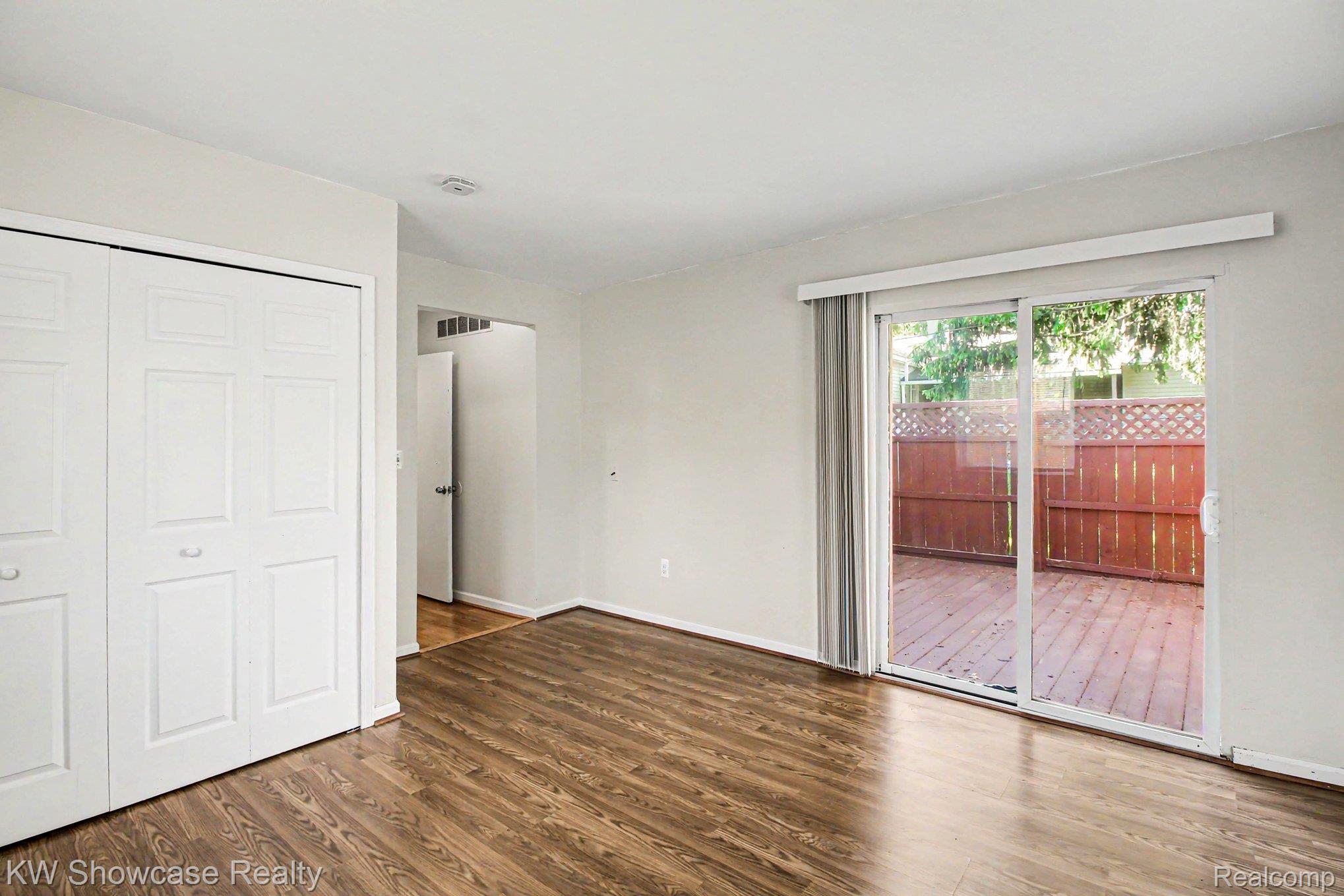 2331 Lakeside Drive Property Photo 10