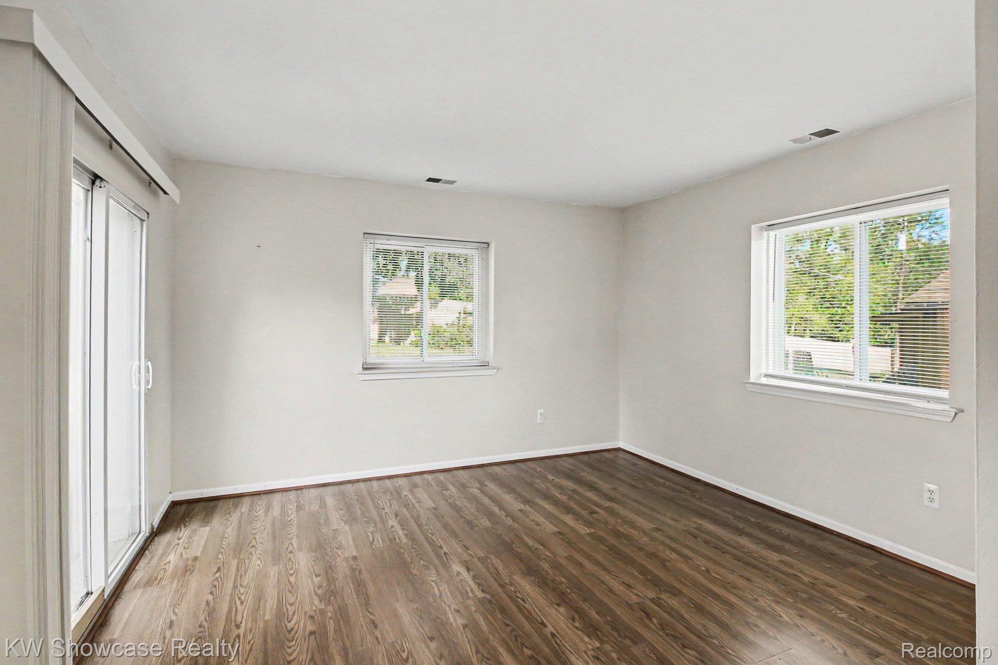 2331 Lakeside Drive Property Photo 11