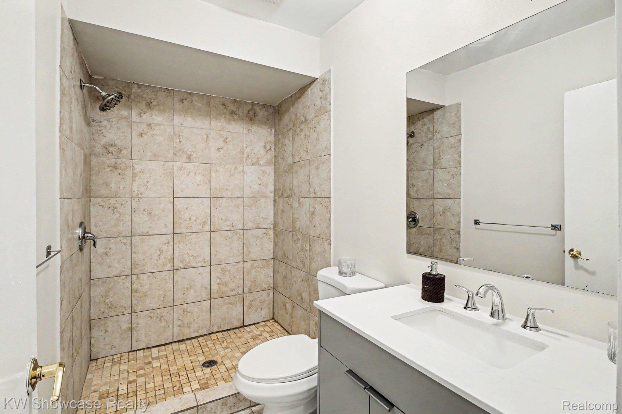 2331 Lakeside Drive Property Photo 12