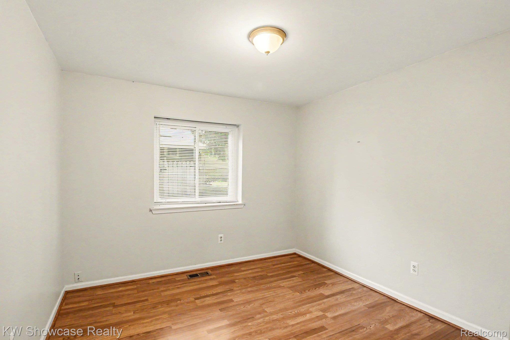 2331 Lakeside Drive Property Photo 13