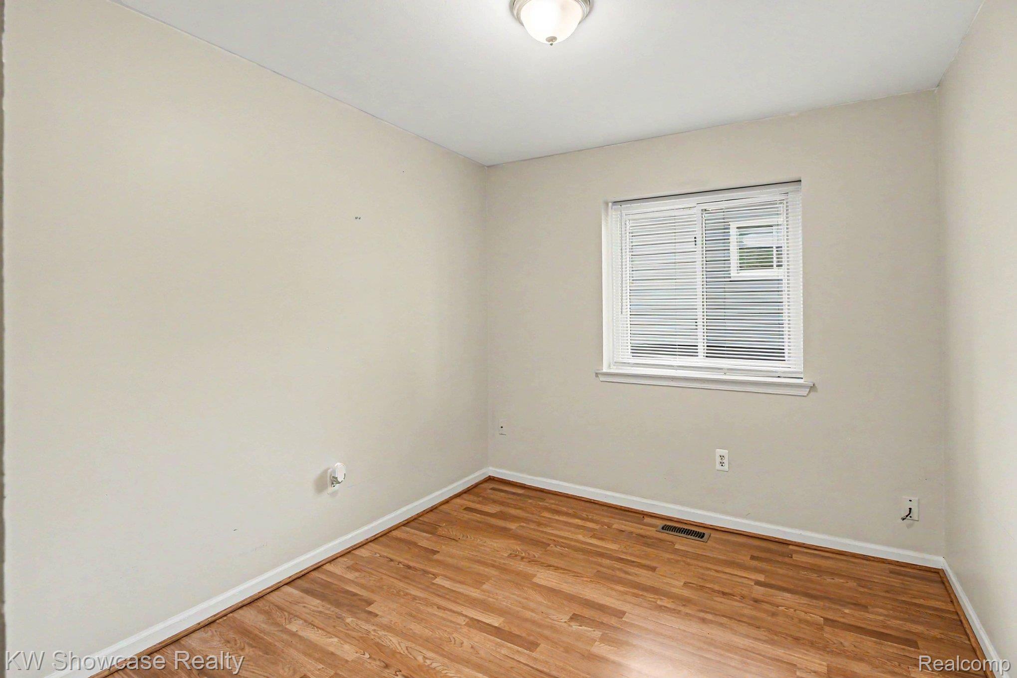 2331 Lakeside Drive Property Photo 14