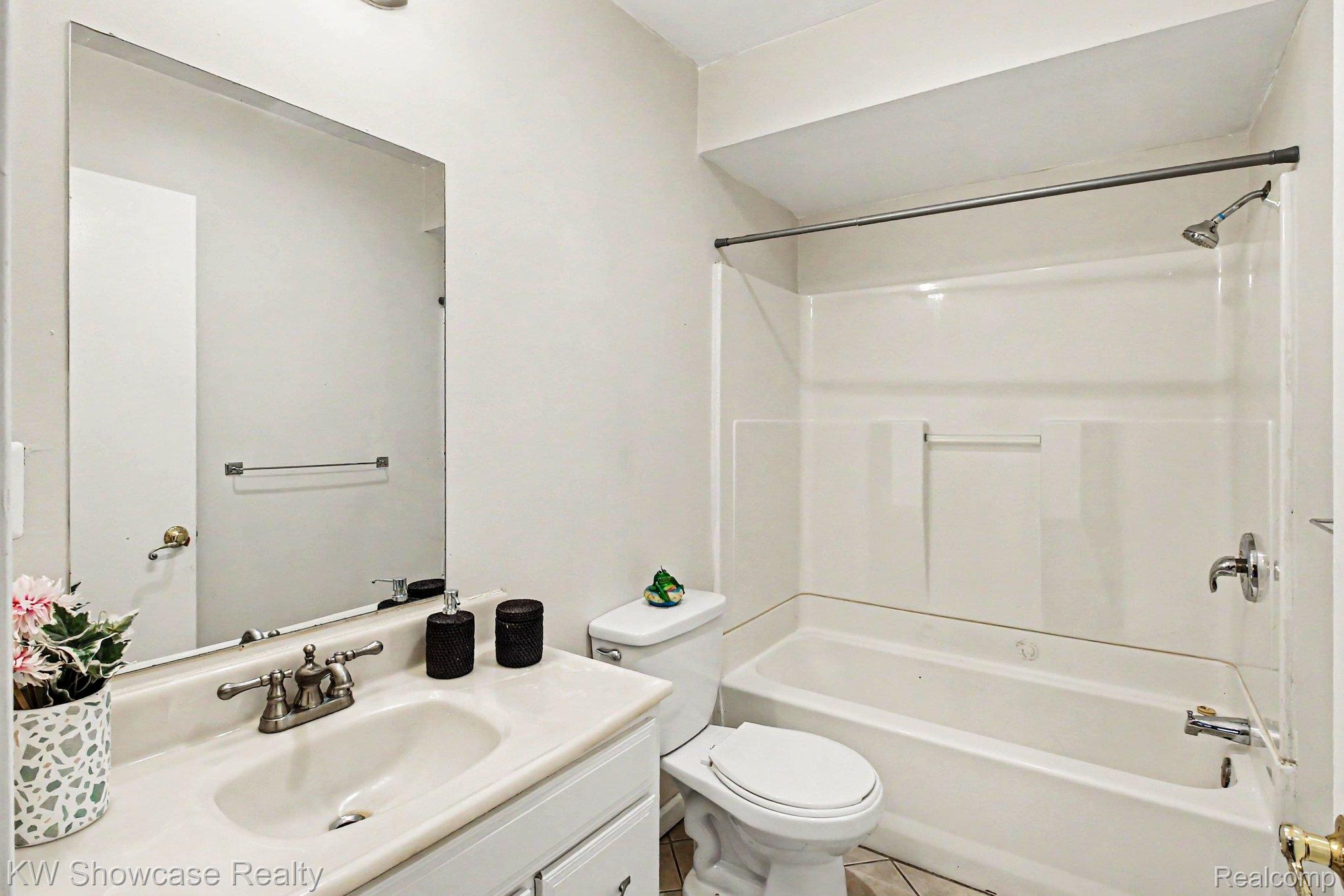 2331 Lakeside Drive Property Photo 15