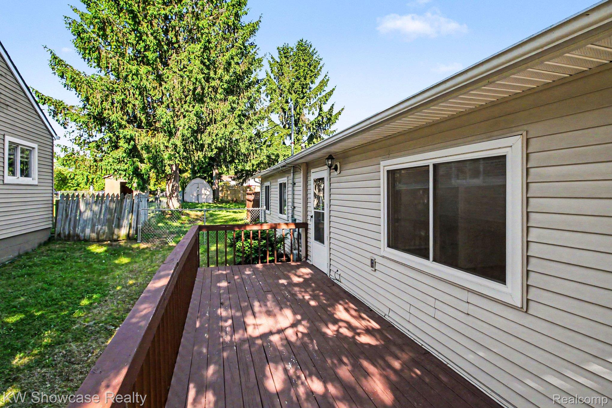 2331 Lakeside Drive Property Photo 17