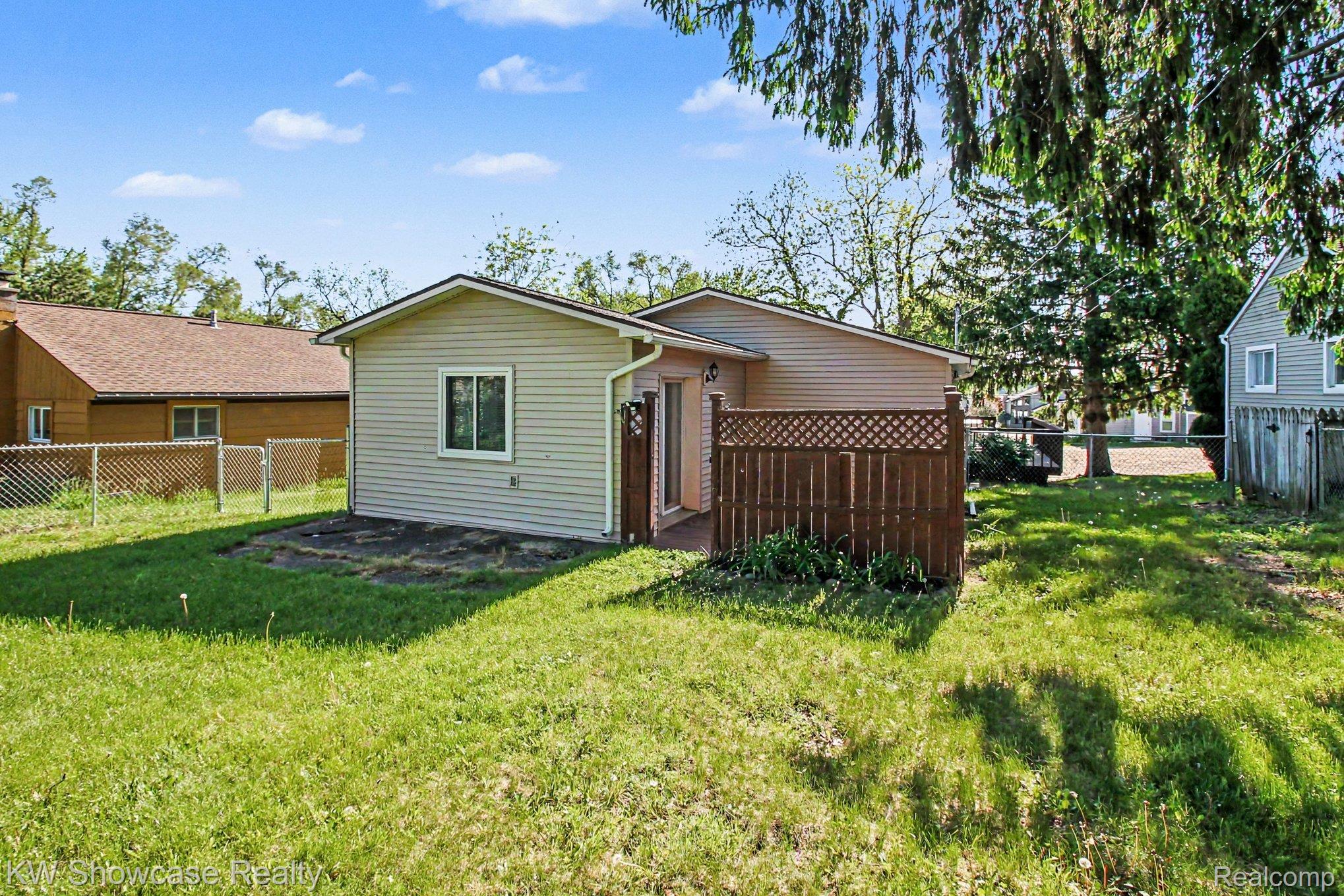 2331 Lakeside Drive Property Photo 18